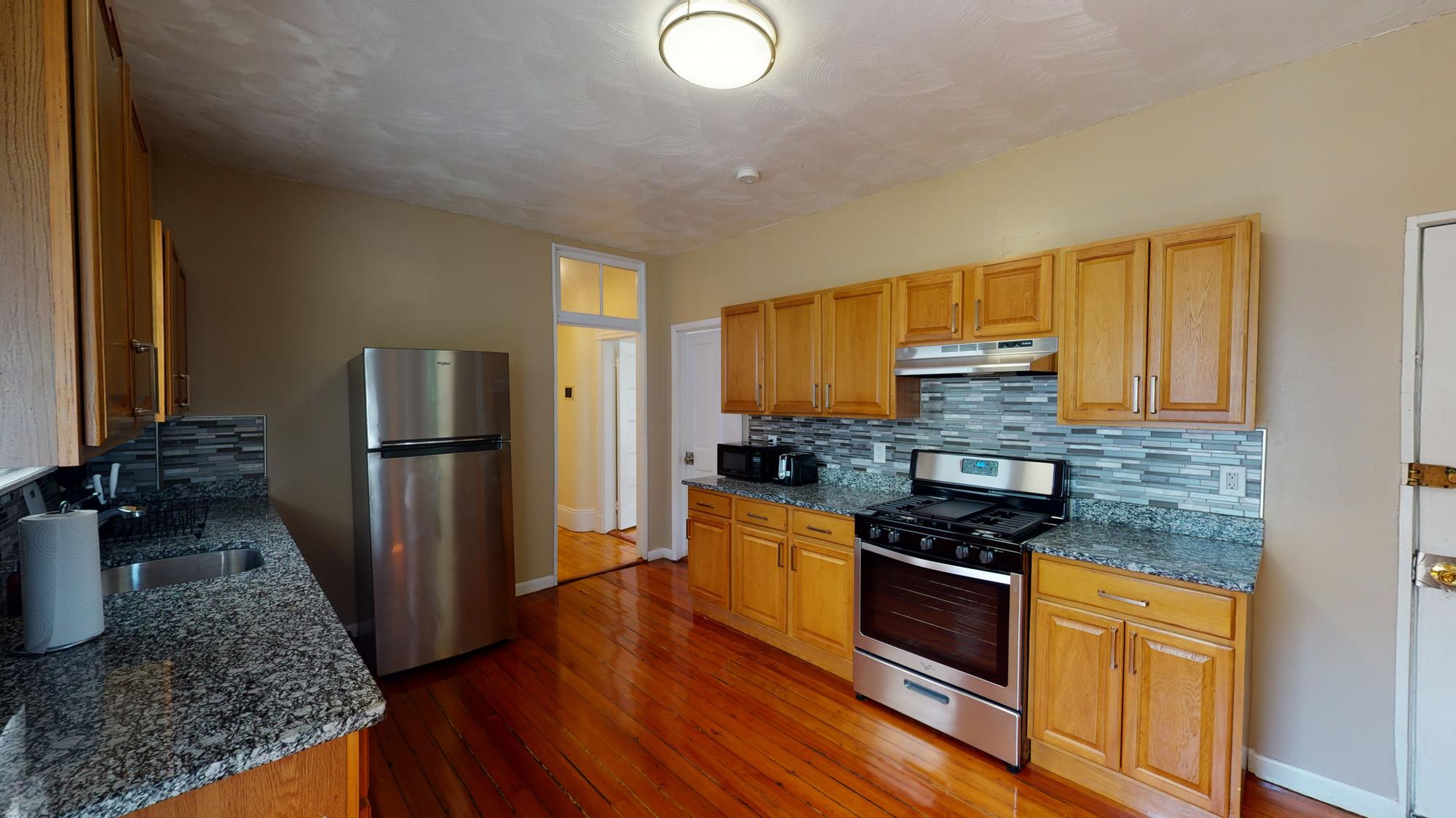 35 Catawba St, Roxbury