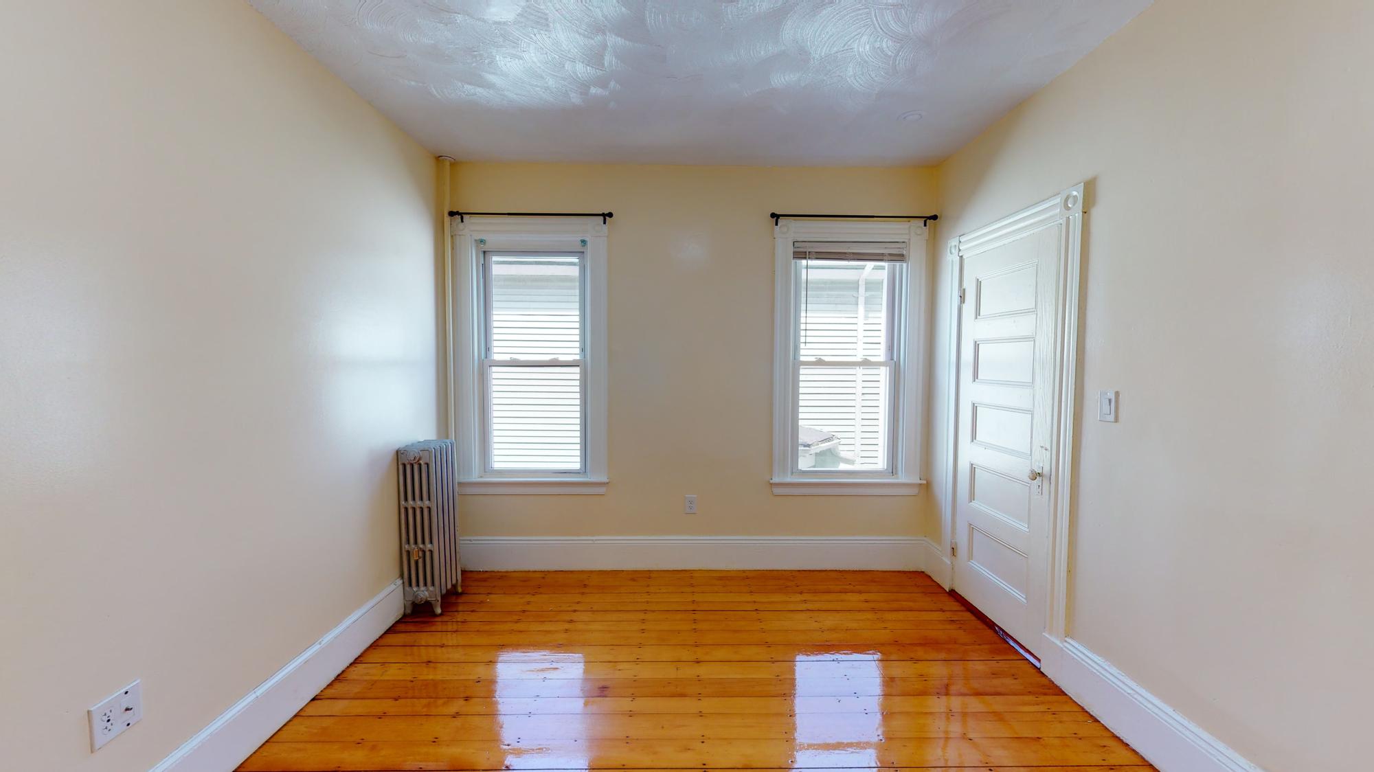 35 Catawba St, Roxbury