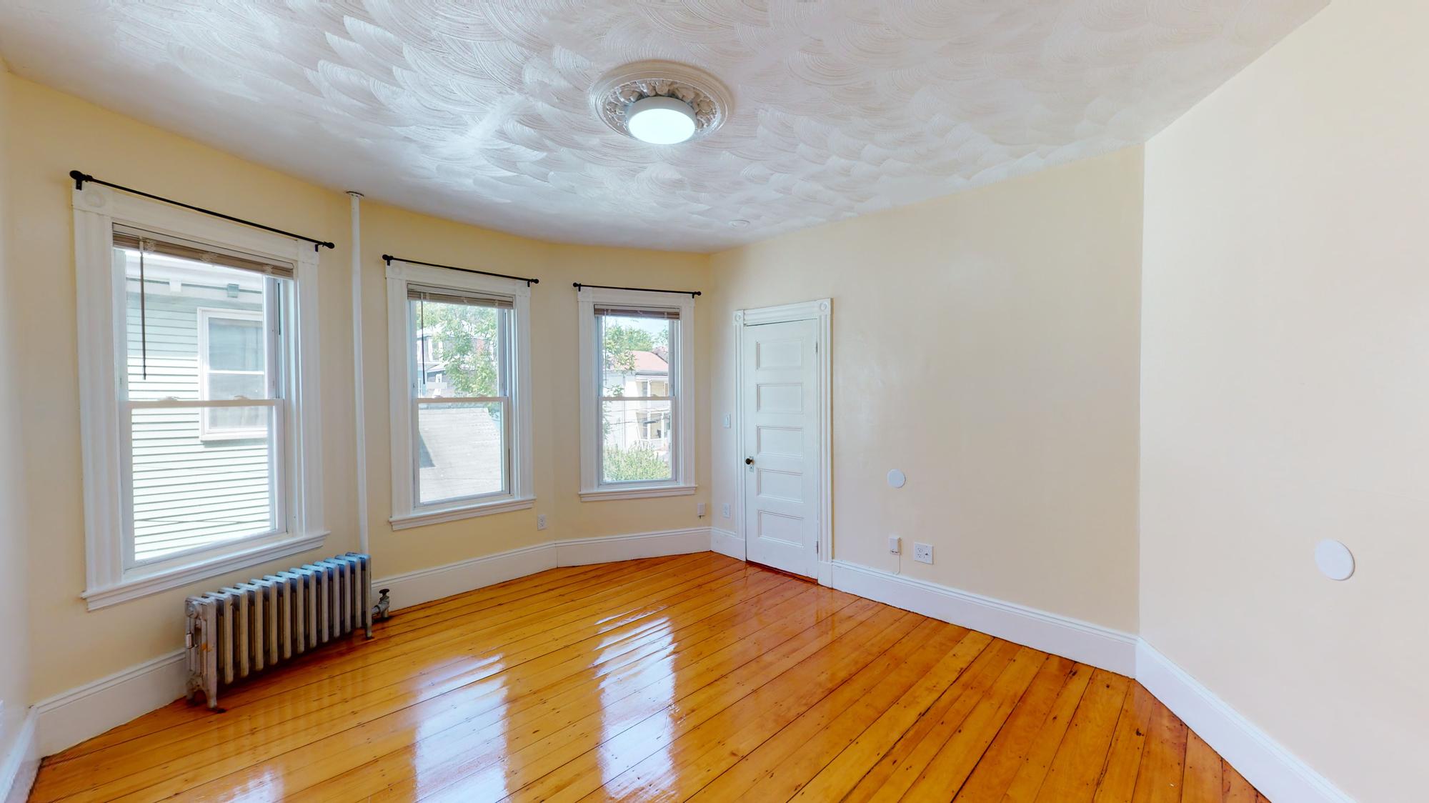 35 Catawba St, Roxbury