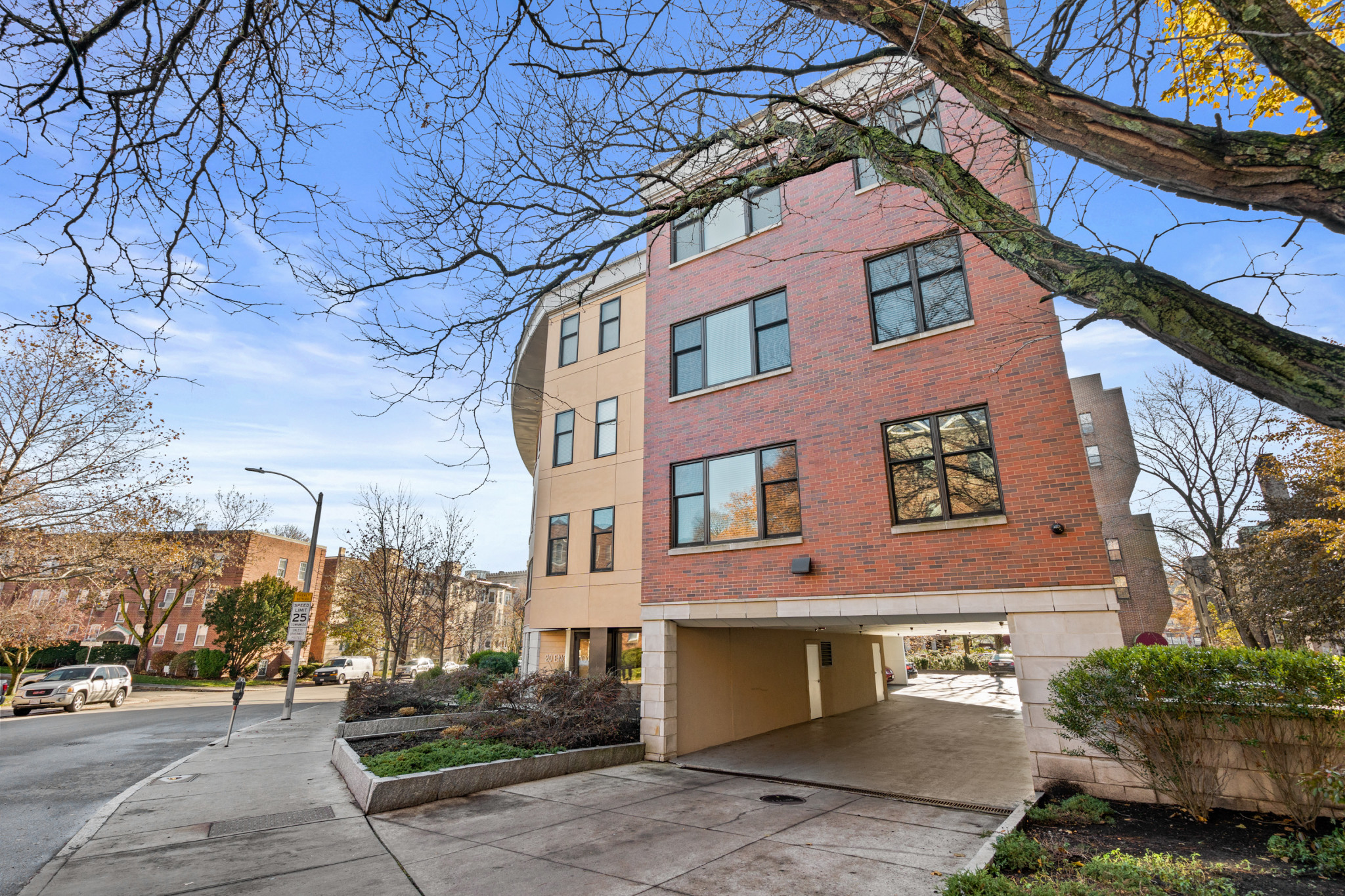 20 Englewood Ave, Brookline