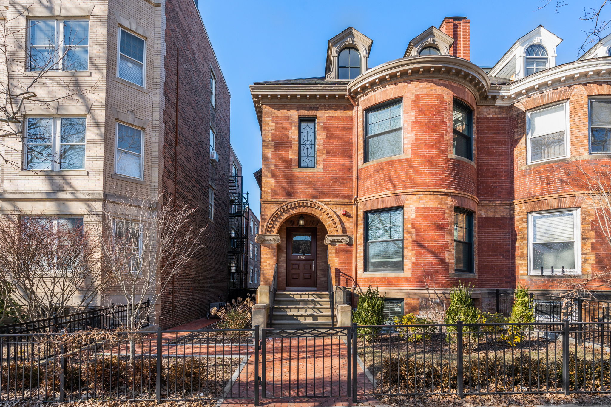 1762 Beacon St. — Beaconsfield