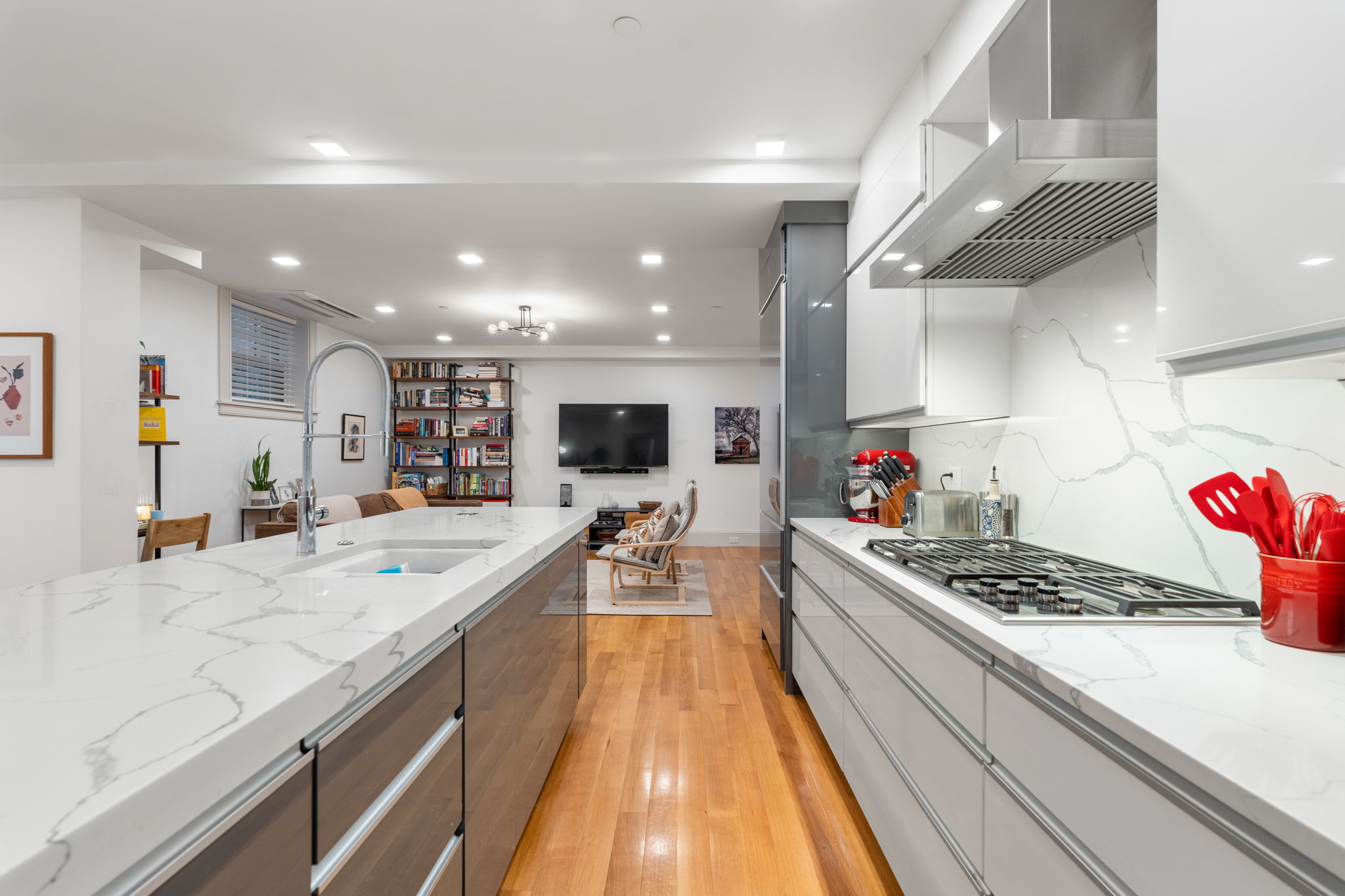 1762 Beacon St. — Beaconsfield
