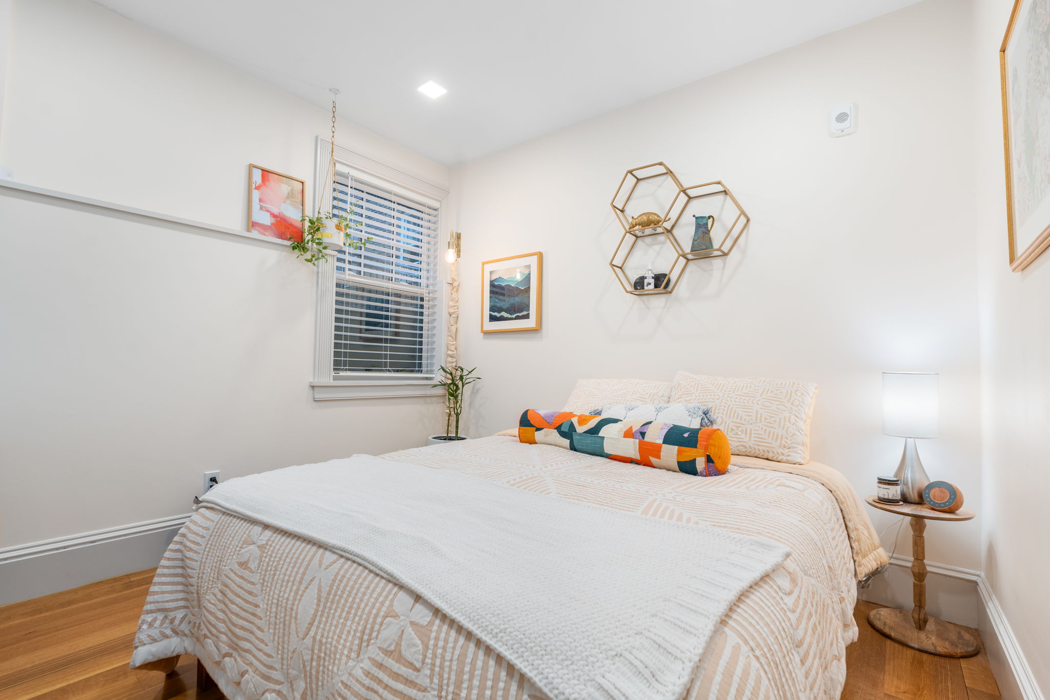 1762 Beacon St. — Beaconsfield