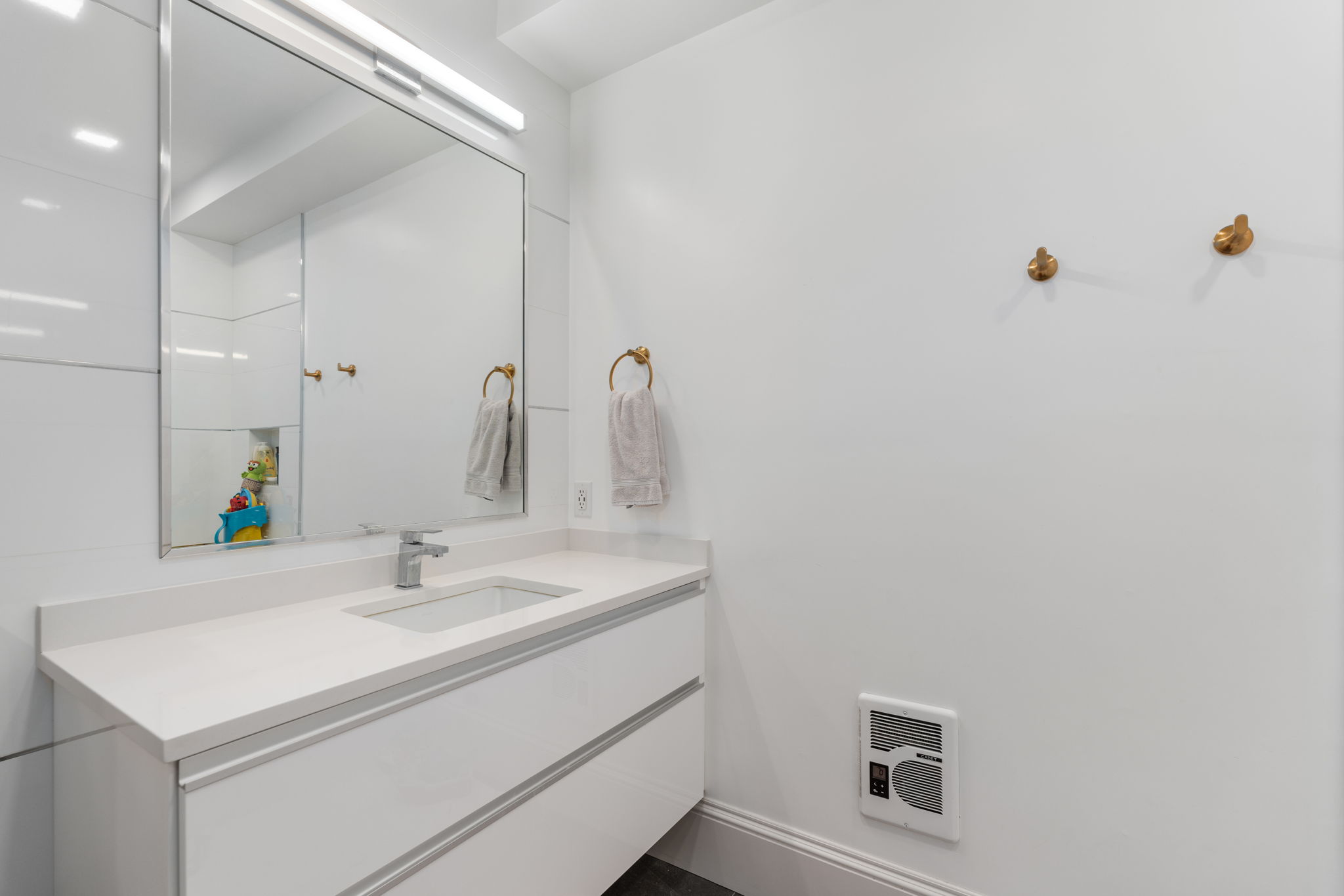 1762 Beacon St. — Beaconsfield