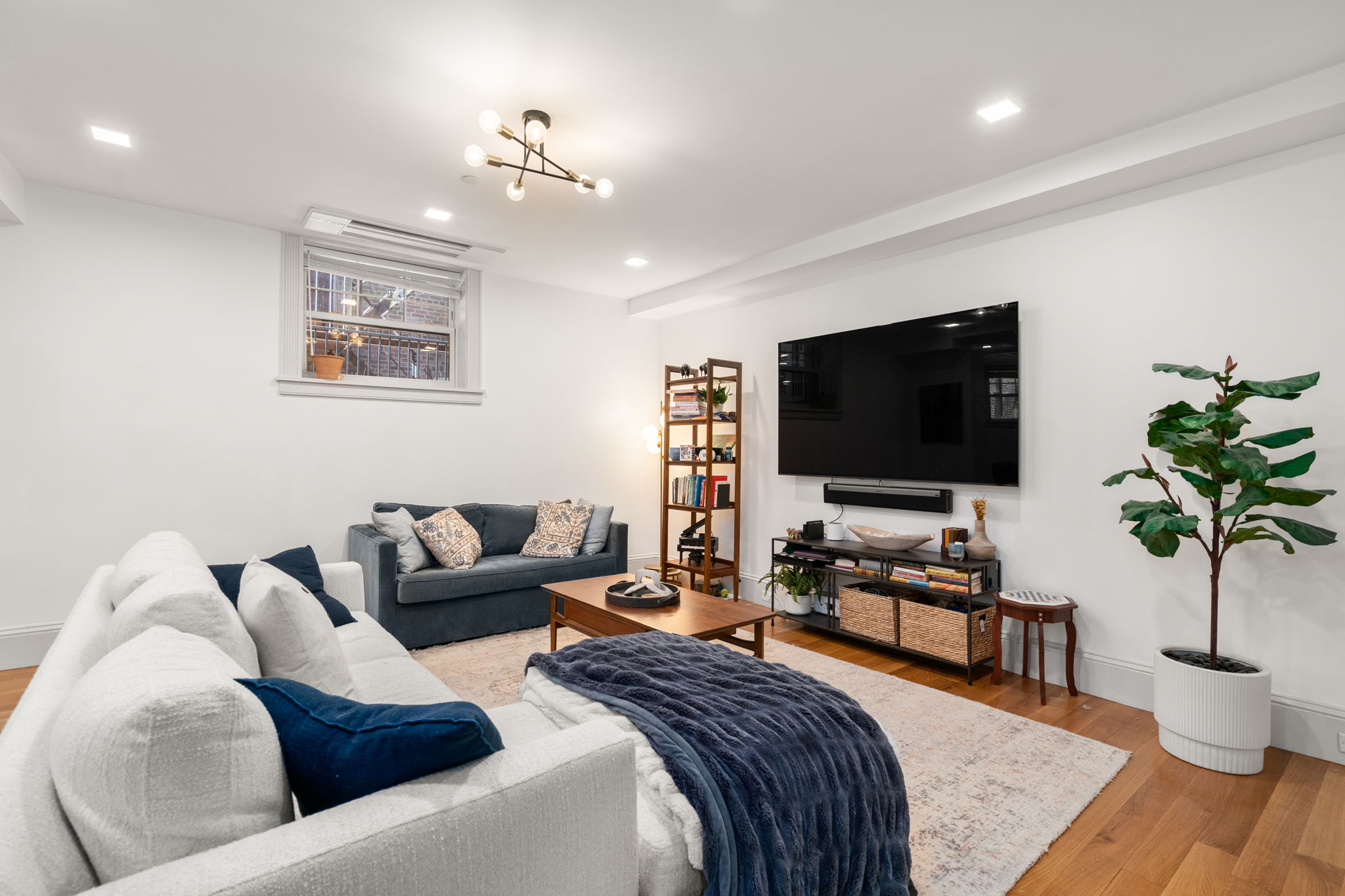 1762 Beacon St. — Beaconsfield