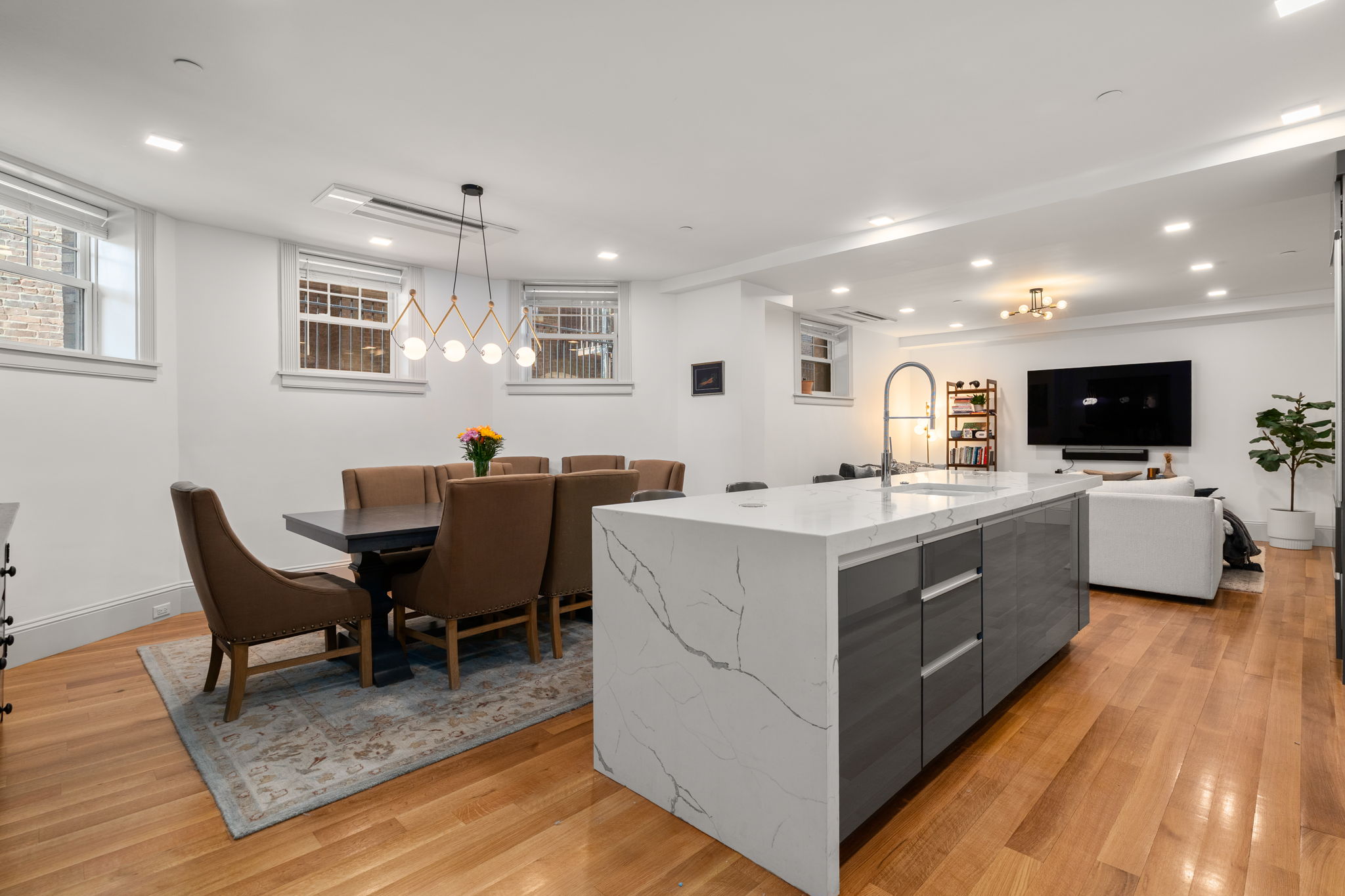 1762 Beacon St. — Beaconsfield