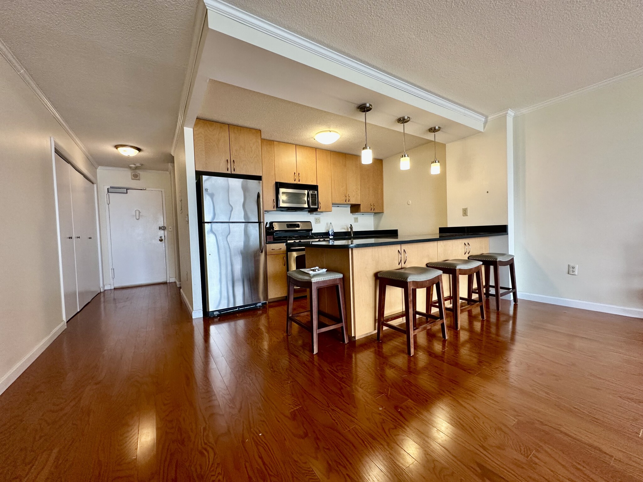 2 Hawthorne Pl. - 2,750USD / month