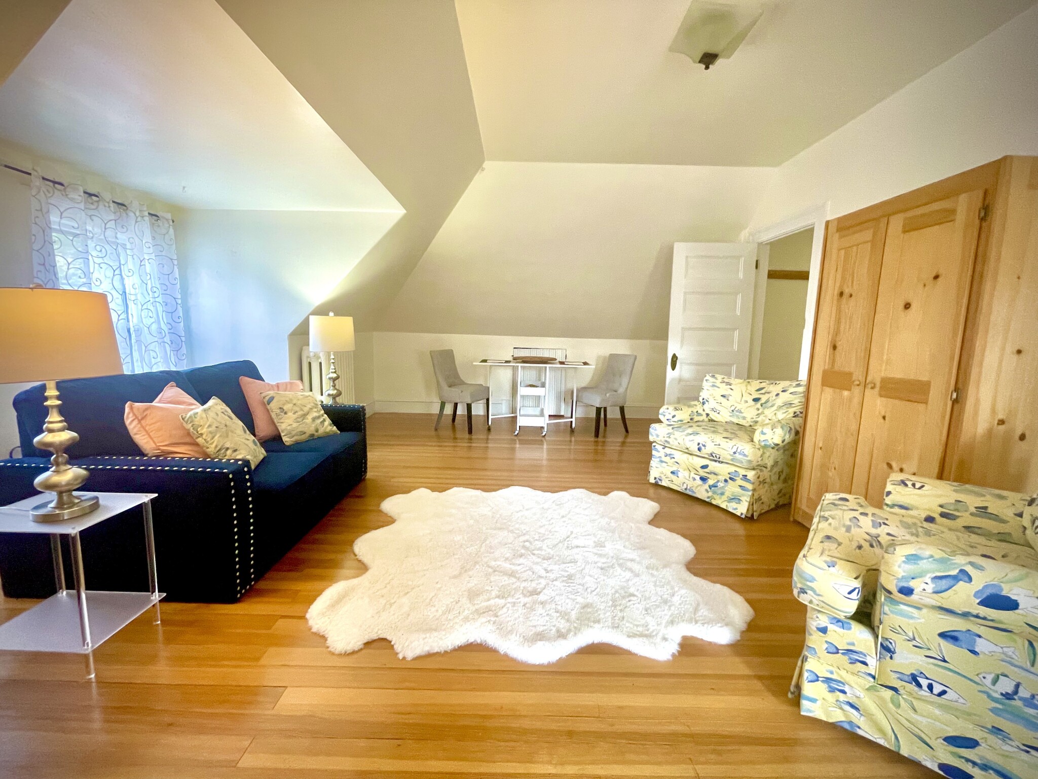 57 Oak Square Ave. - 2,950USD / month