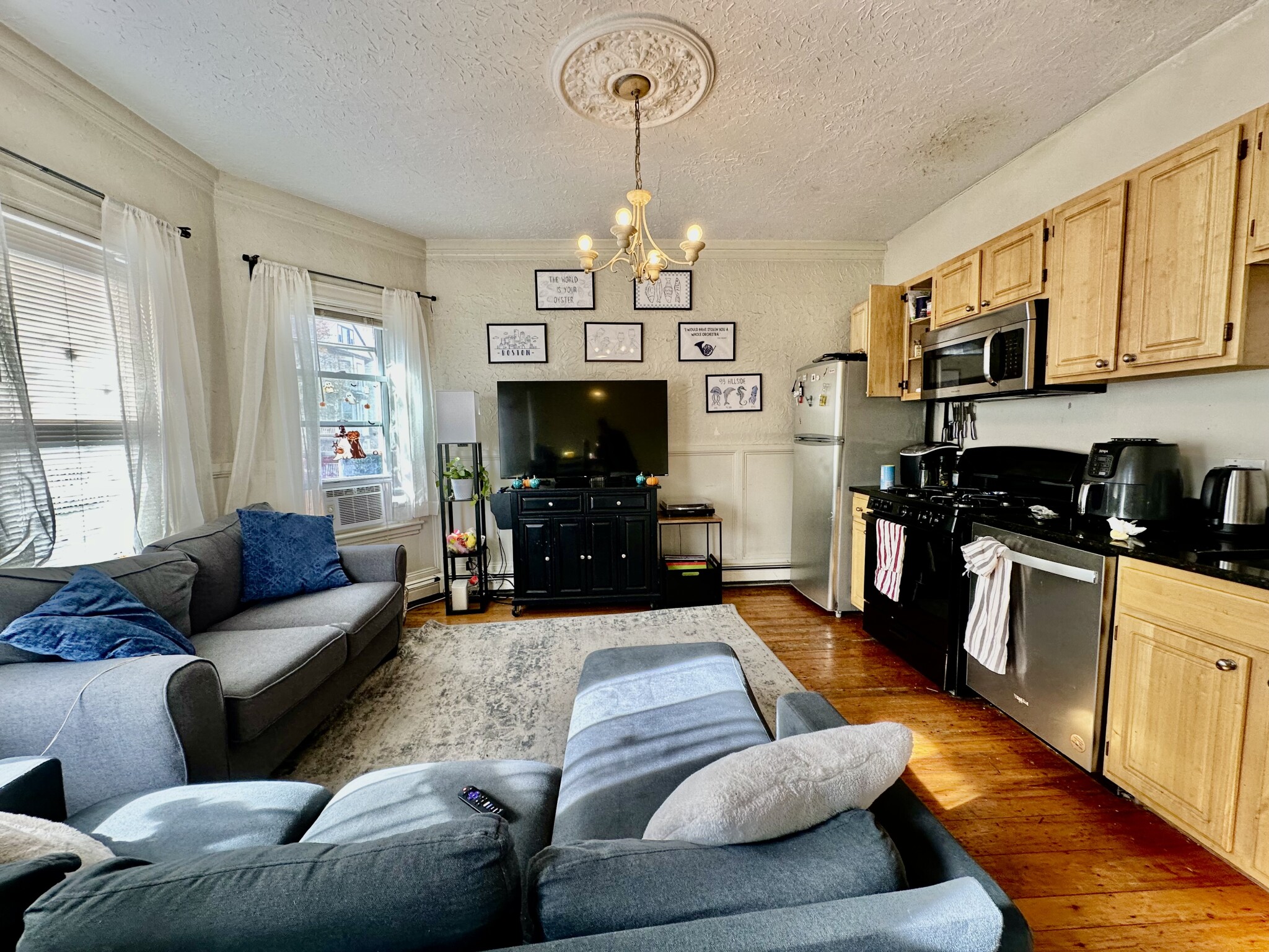 93 Hillside St., Boston, MA - 5,000 USD/ month