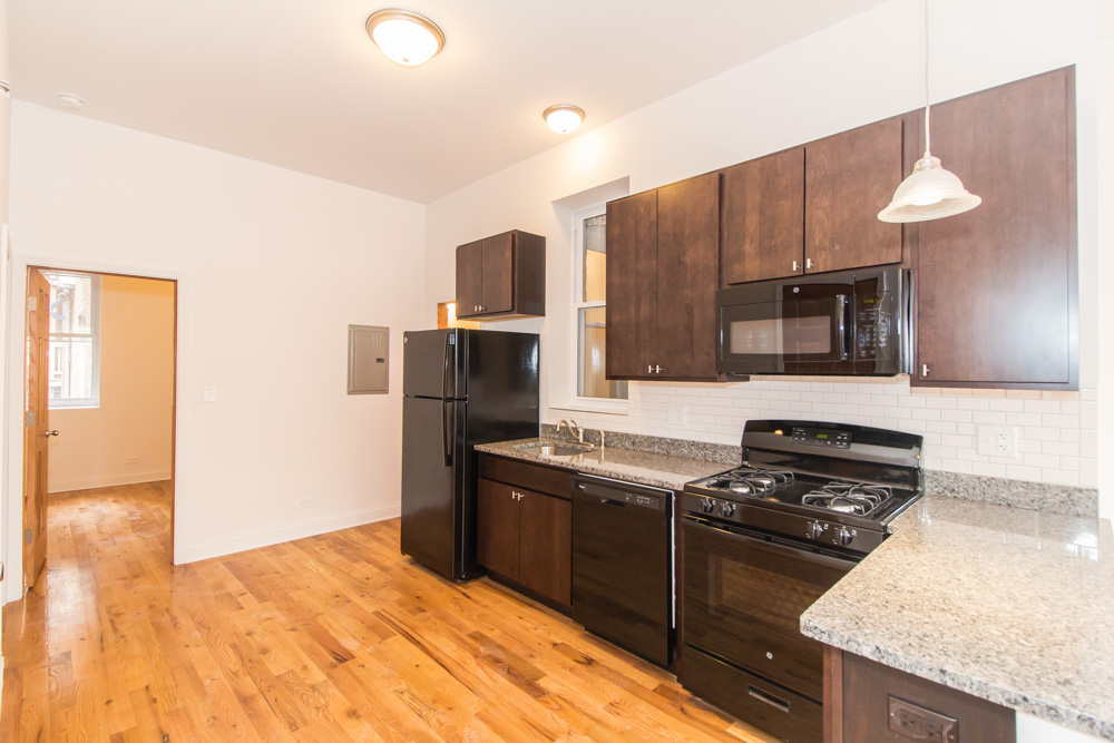 1704 West Sunnyside, Chicago, IL - 2,400 USD/ month