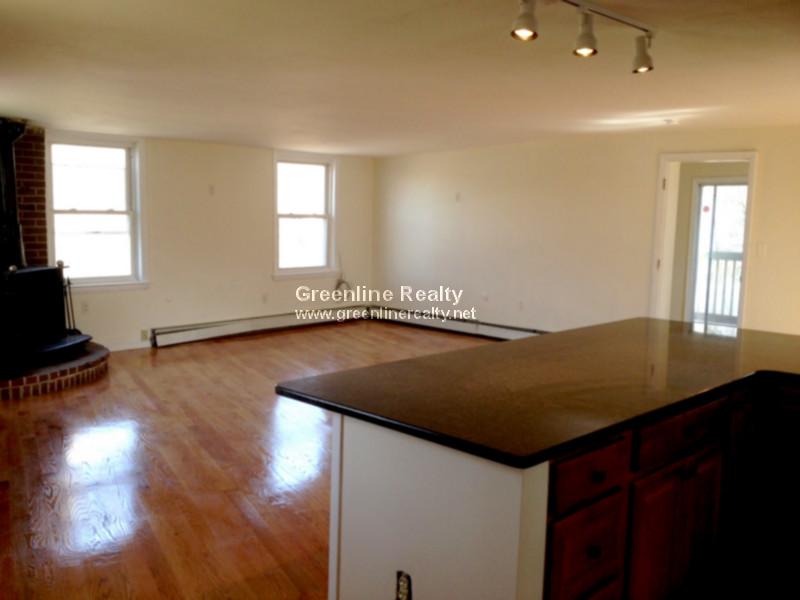 3 bed, 1.5 bath apartment for rent at 18 Warren Terr, Newton — photo 1 of 13