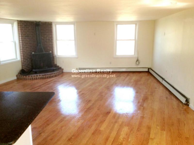 3 bed, 1.5 bath apartment for rent at 18 Warren Terr, Newton — photo 4 of 13