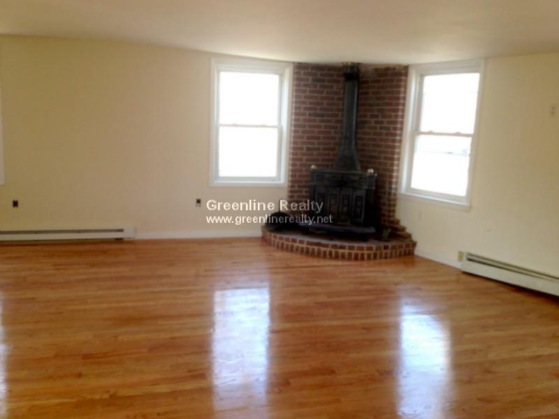 3 bed, 1.5 bath apartment for rent at 18 Warren Terr, Newton — photo 5 of 13