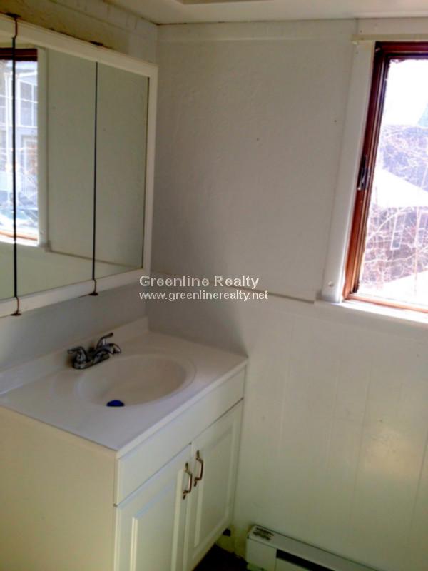3 bed, 1.5 bath apartment for rent at 18 Warren Terr, Newton — photo 7 of 13