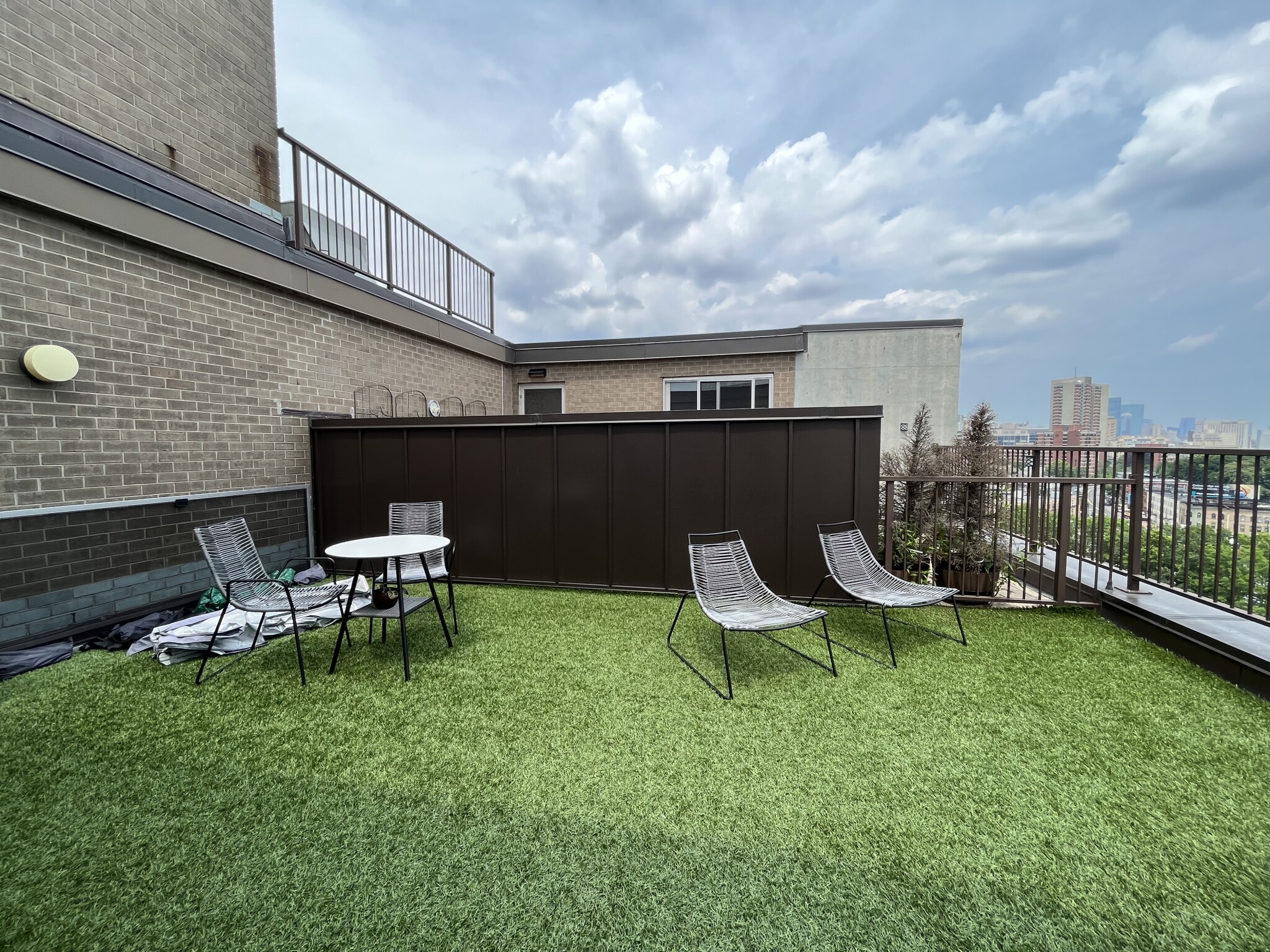 33 Pond Ave, Longwood