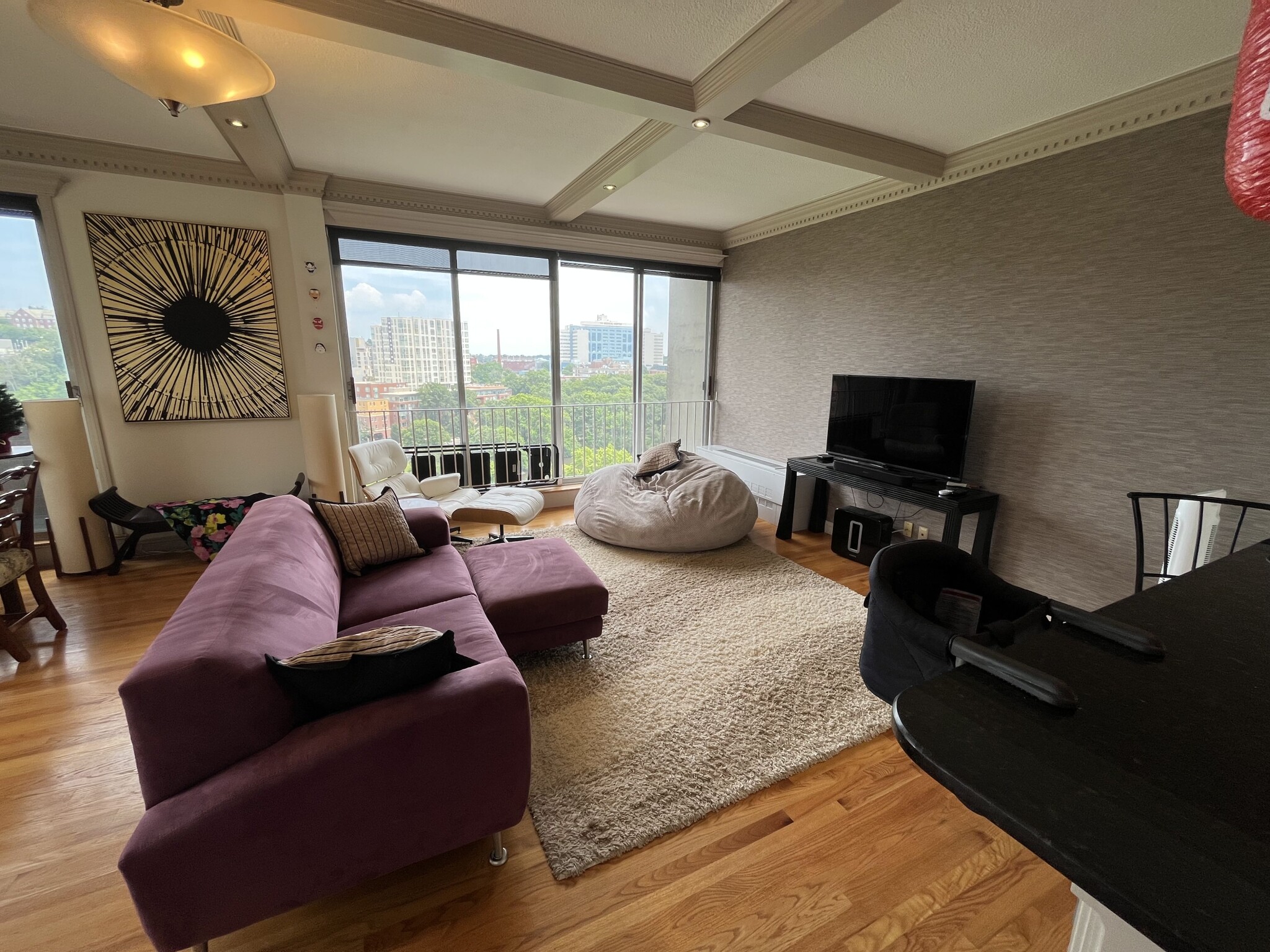 33 Pond Ave, Longwood