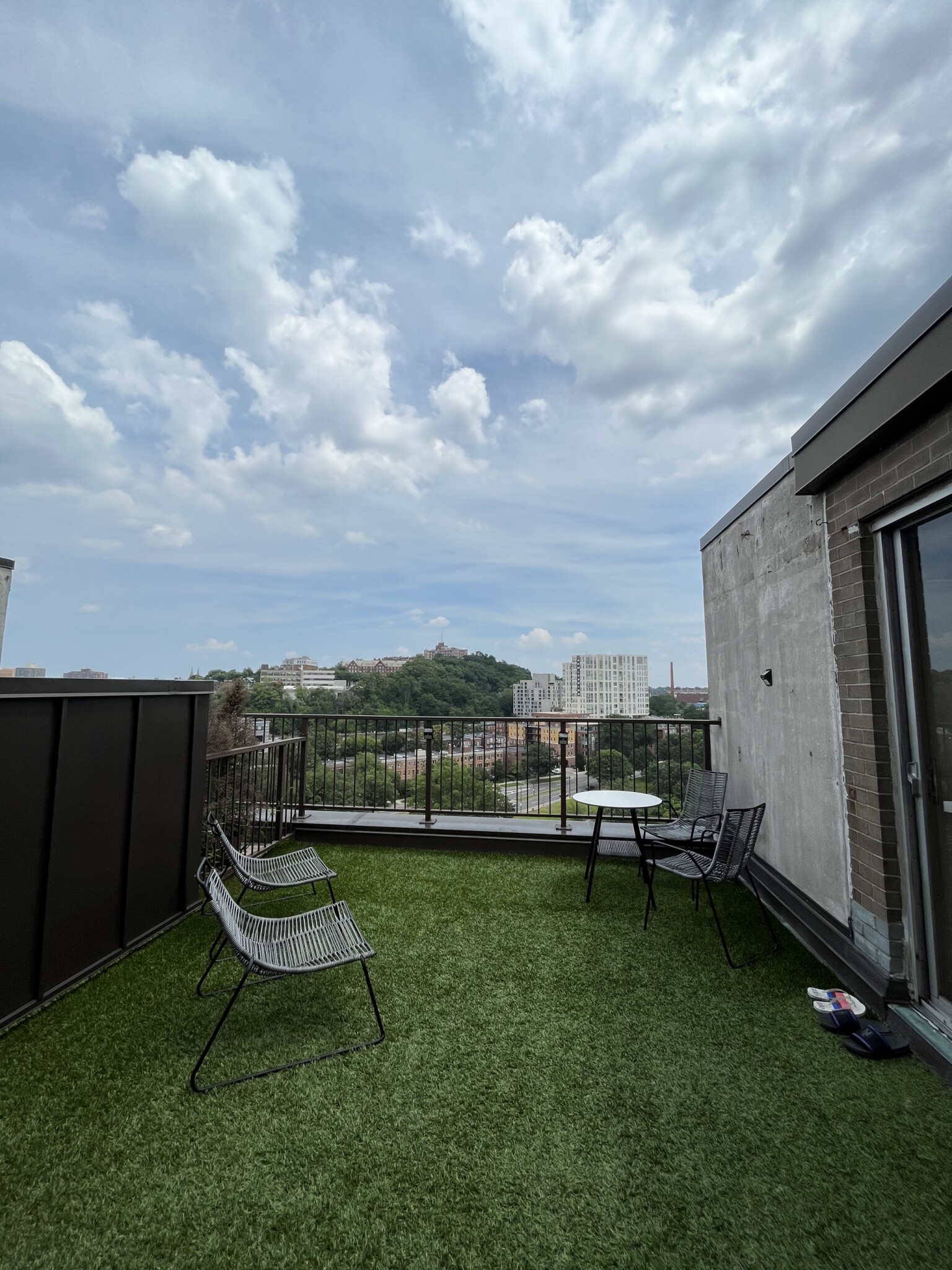 33 Pond Ave, Longwood