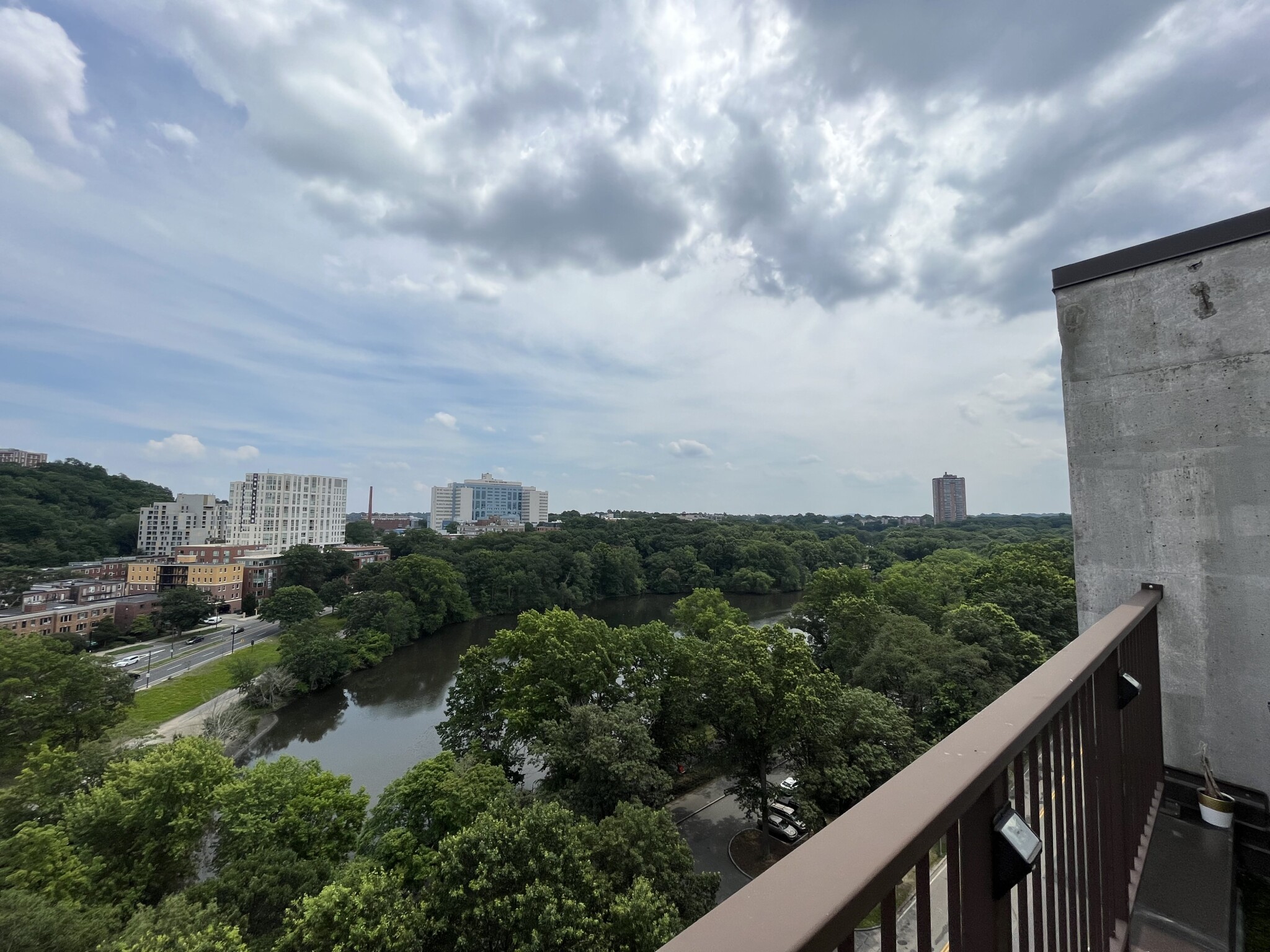 33 Pond Ave, Longwood