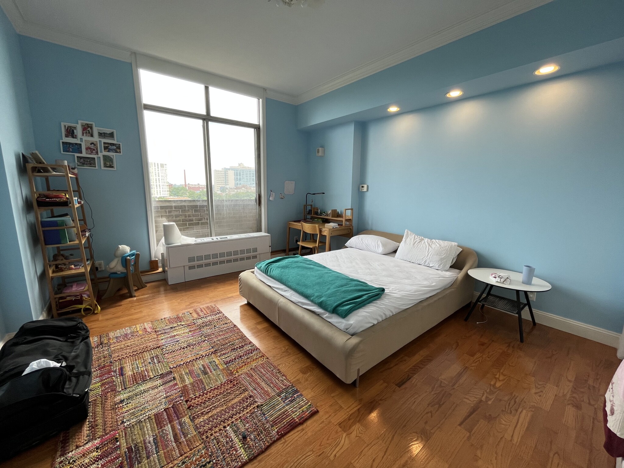 33 Pond Ave, Longwood