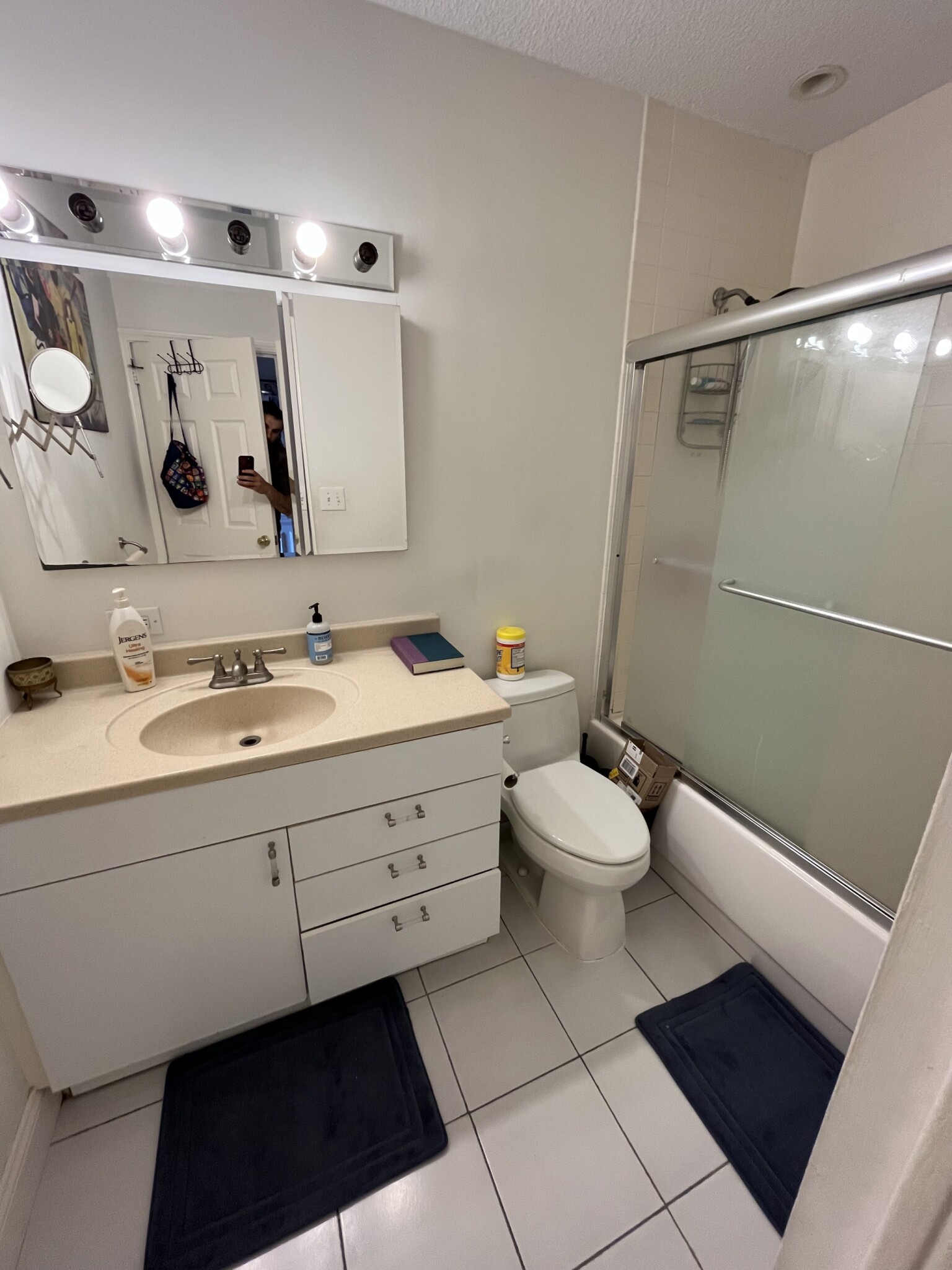 33 Pond Ave, Longwood