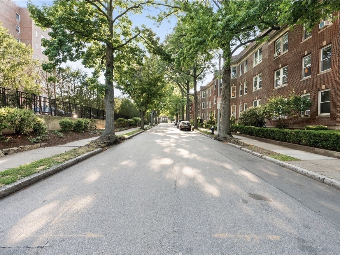 61 Thatcher St, Coolidge Corner