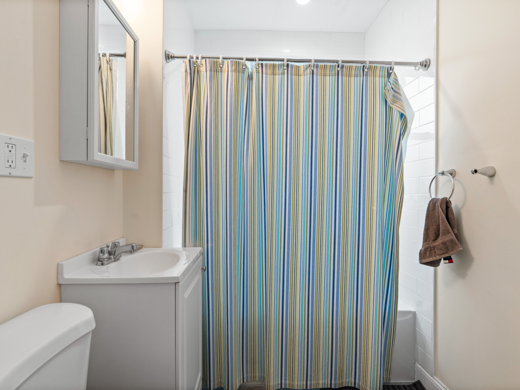 61 Thatcher St, Coolidge Corner