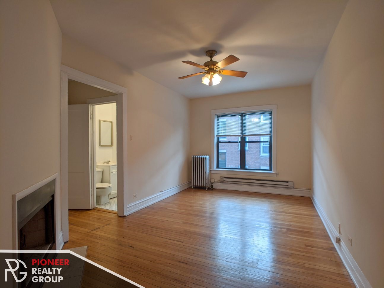 947 West CORNELIA, Chicago, IL - 2,295 USD/ month