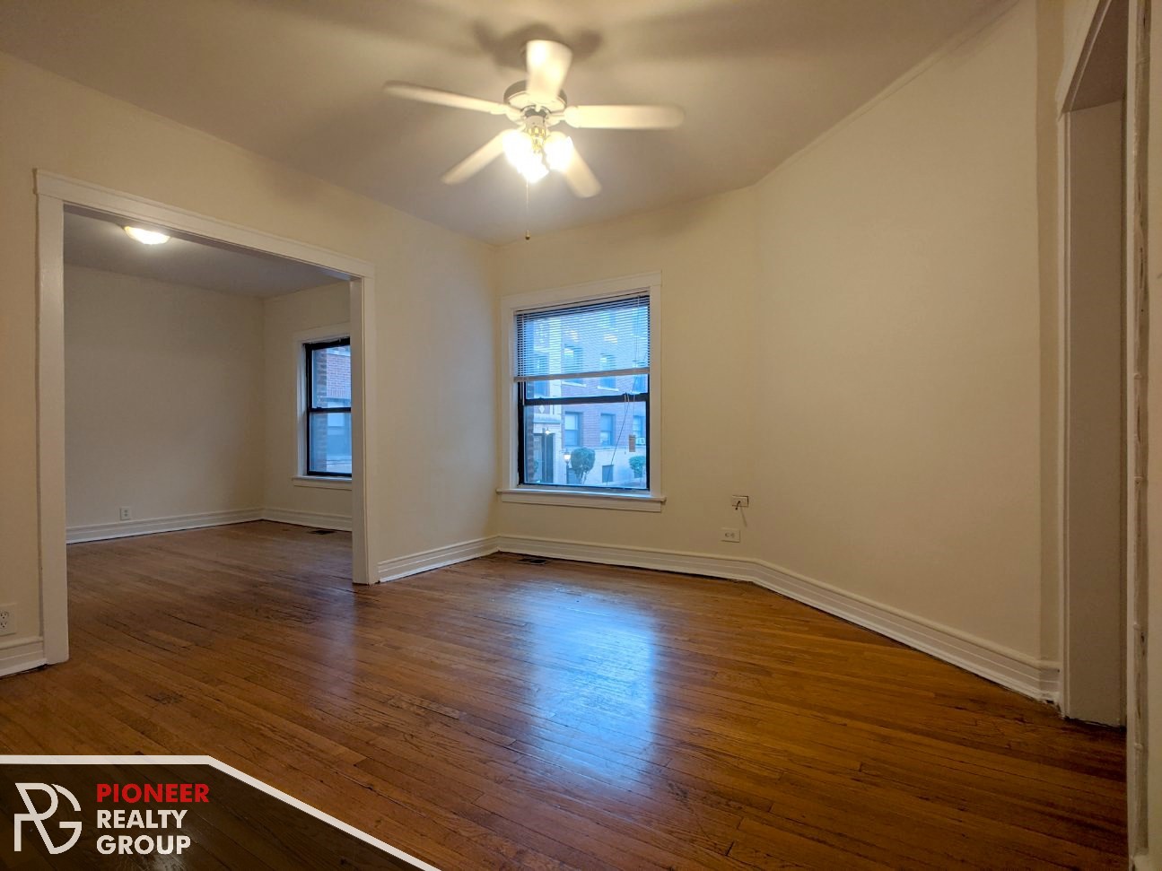 813 West WAVELAND, Chicago, IL - 2,195 USD/ month