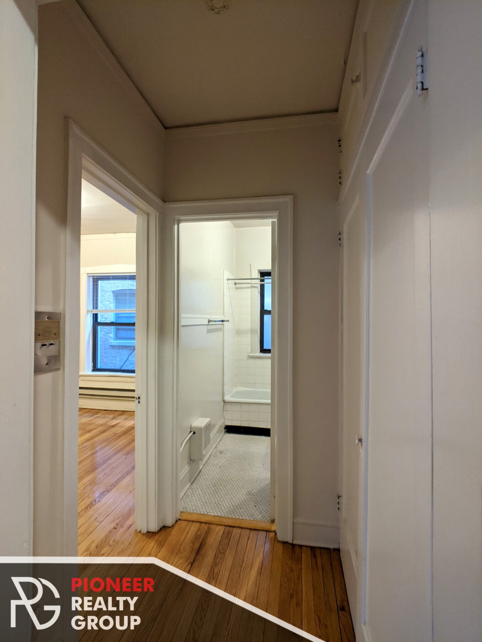 1025 DEMPSTER St. - 1,750USD / month