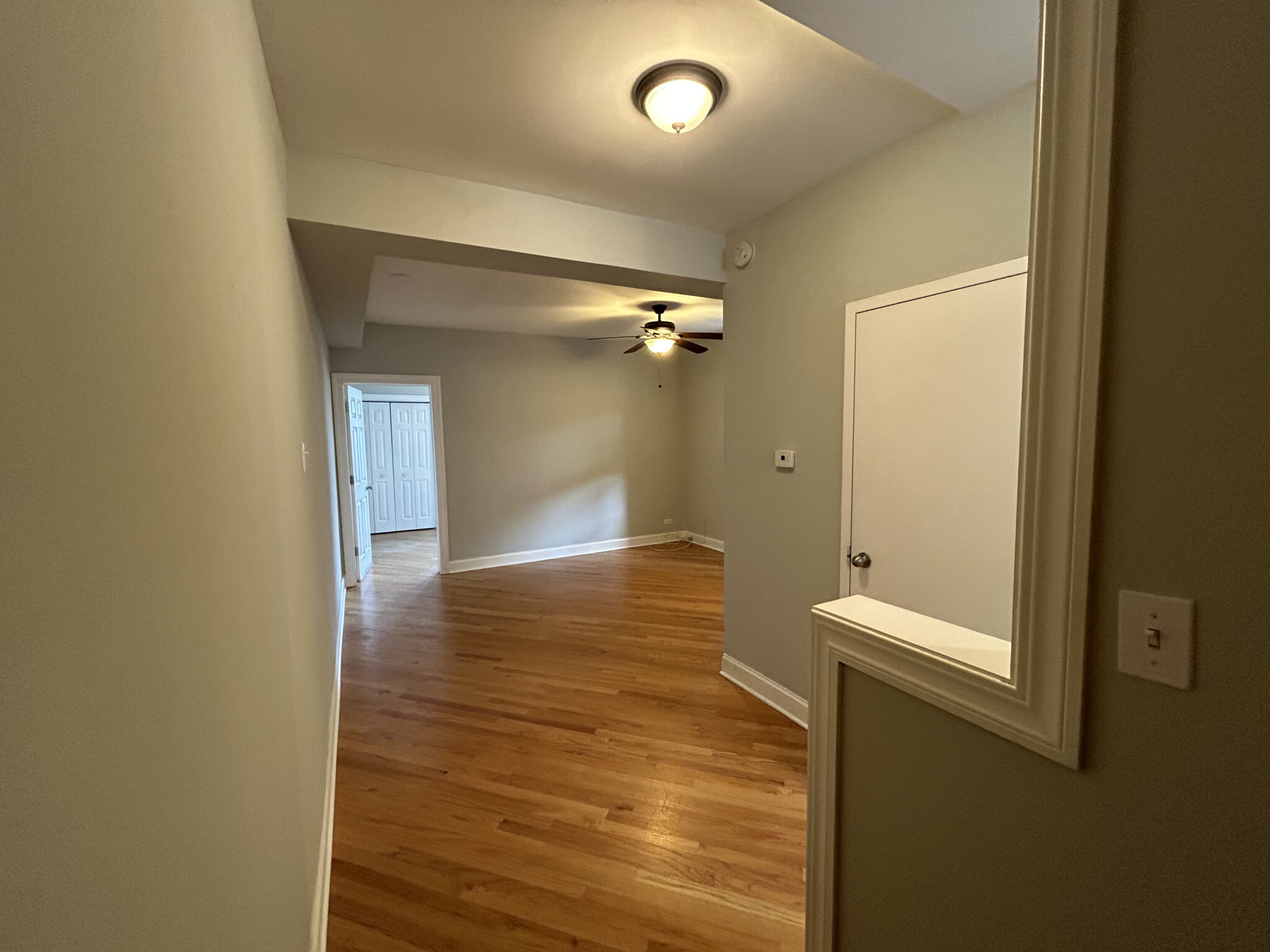 894 GREEN BAY RD., Winnetka, IL - 1,750 USD/ month