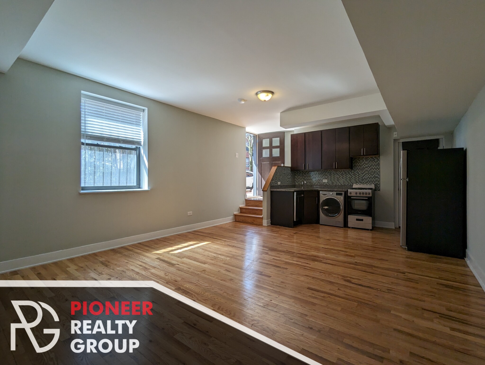2900 North MILDRED, Chicago, IL - 2,095 USD/ month