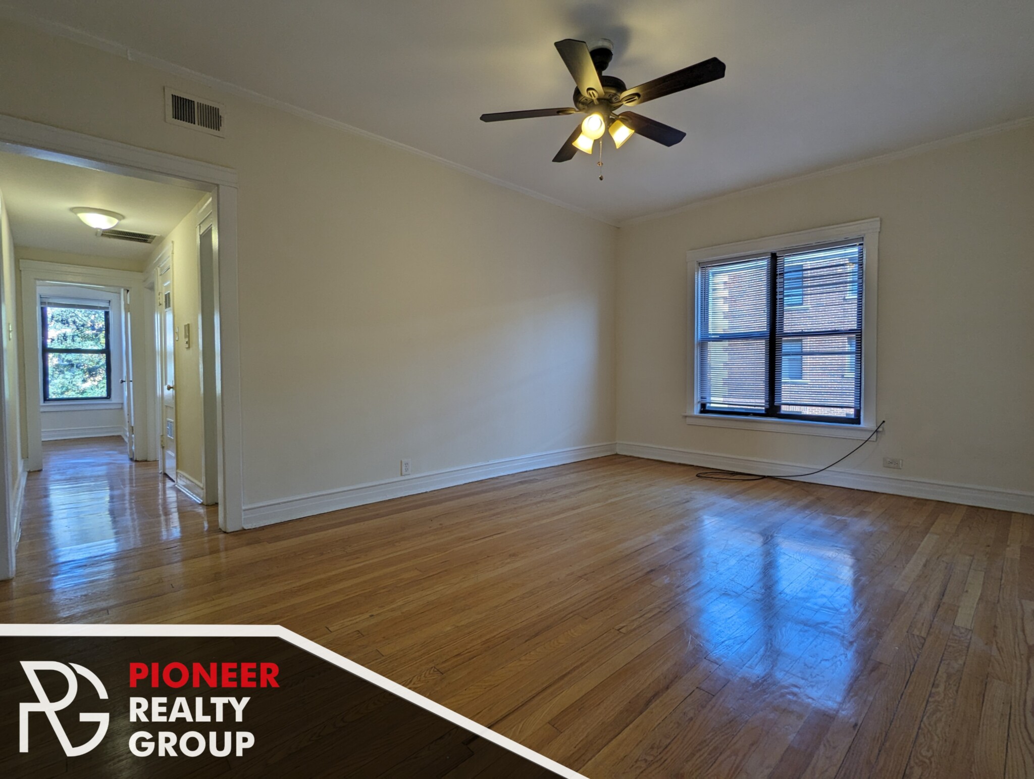 813 West WAVELAND, Chicago, IL - 2,295 USD/ month