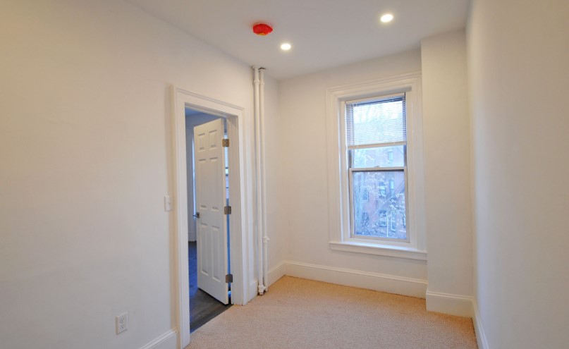 225 Newbury St, Back Bay