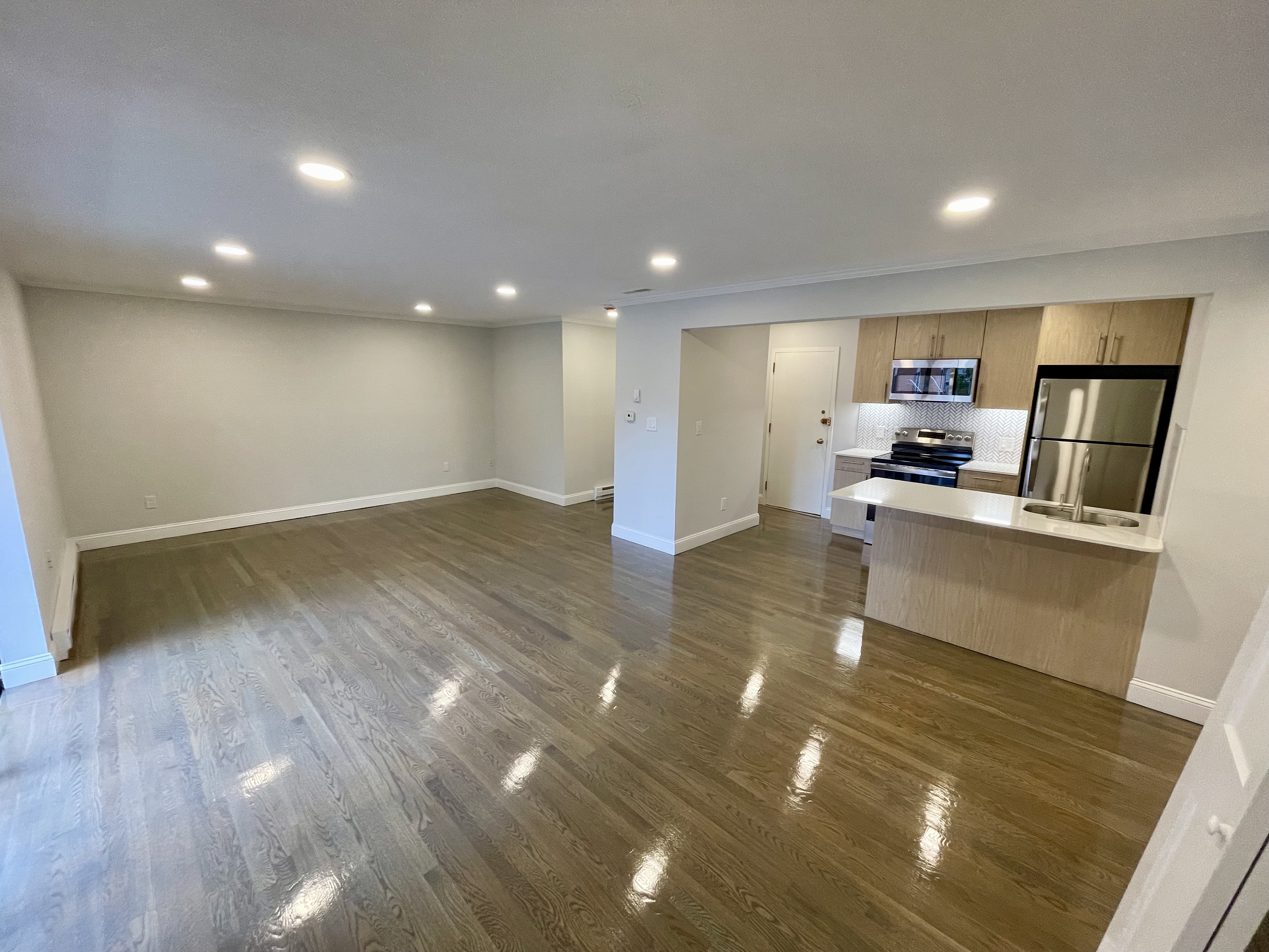 320 Hammond Pond Pkwa, Chestnut Hill