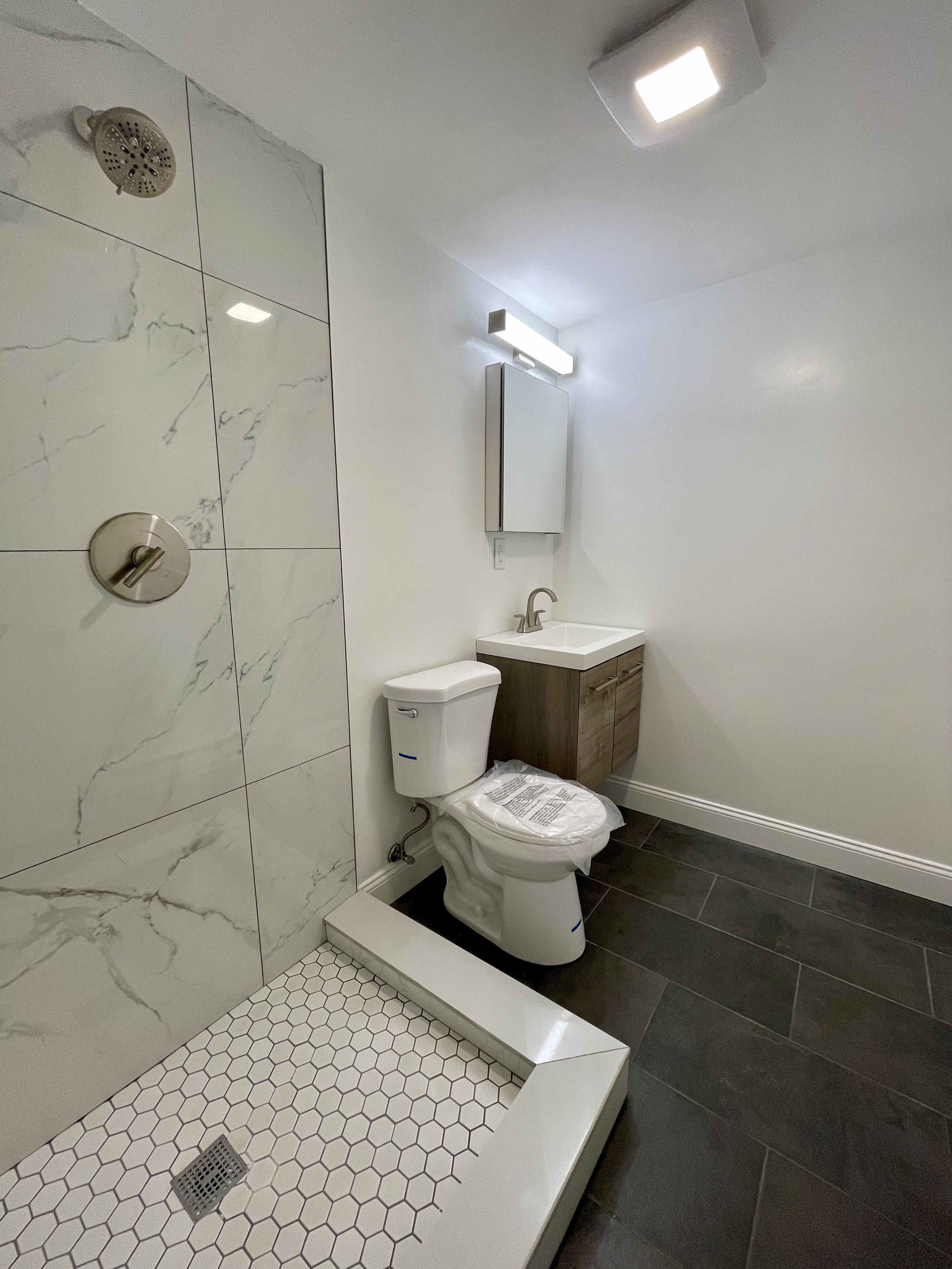 320 Hammond Pond Pkwa, Chestnut Hill