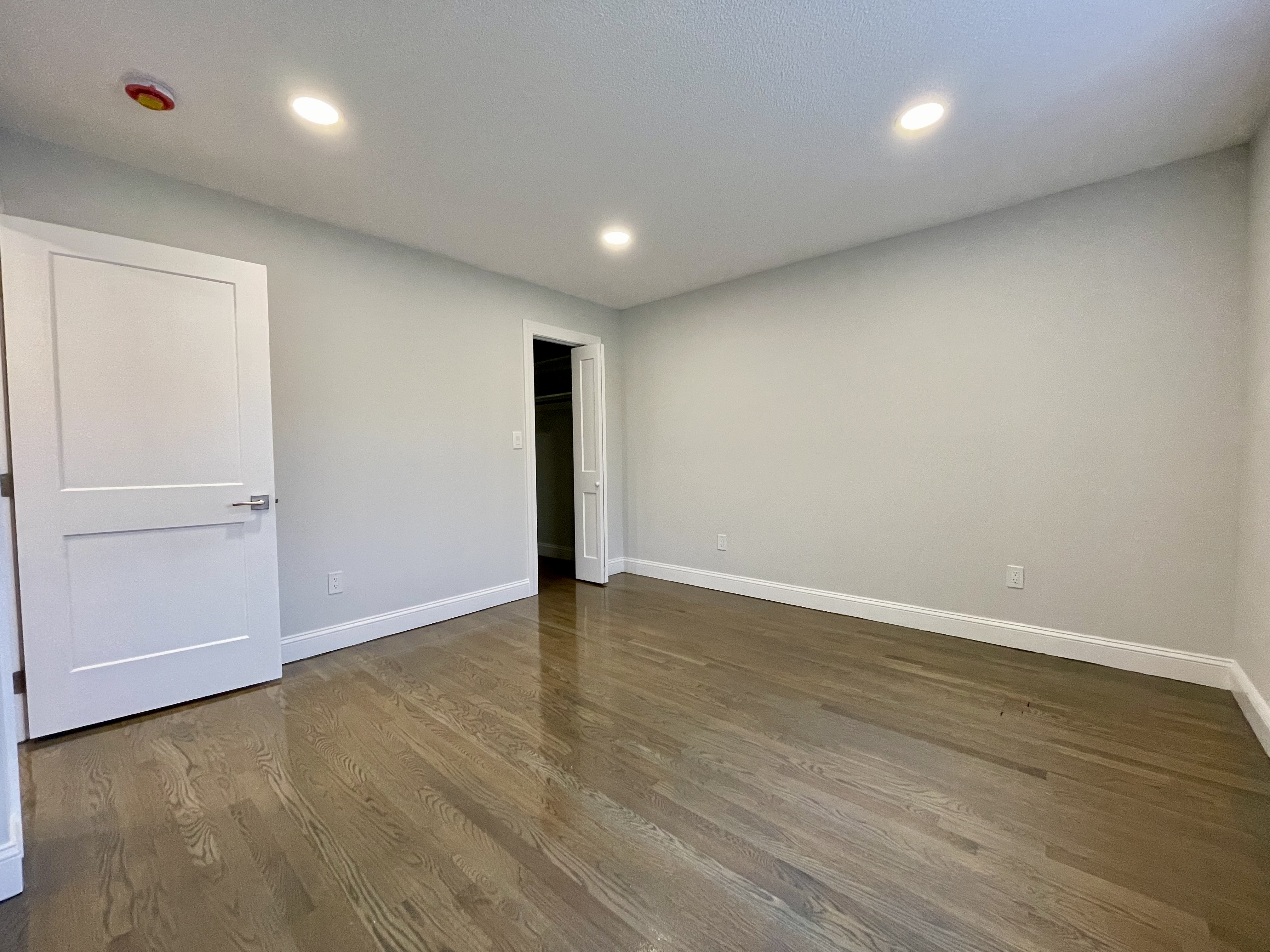 320 Hammond Pond Pkwa, Chestnut Hill