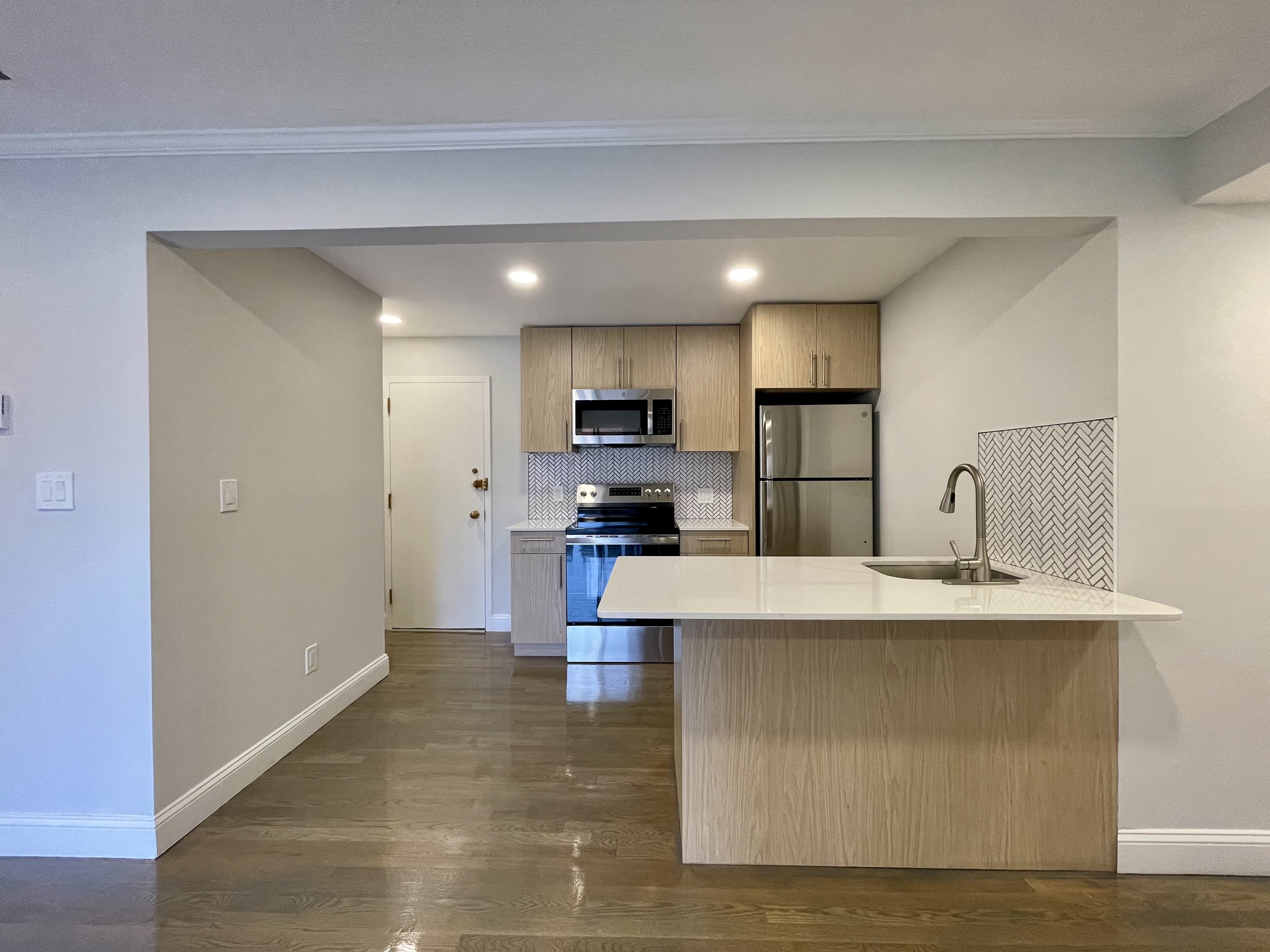 320 Hammond Pond Pkwa, Chestnut Hill