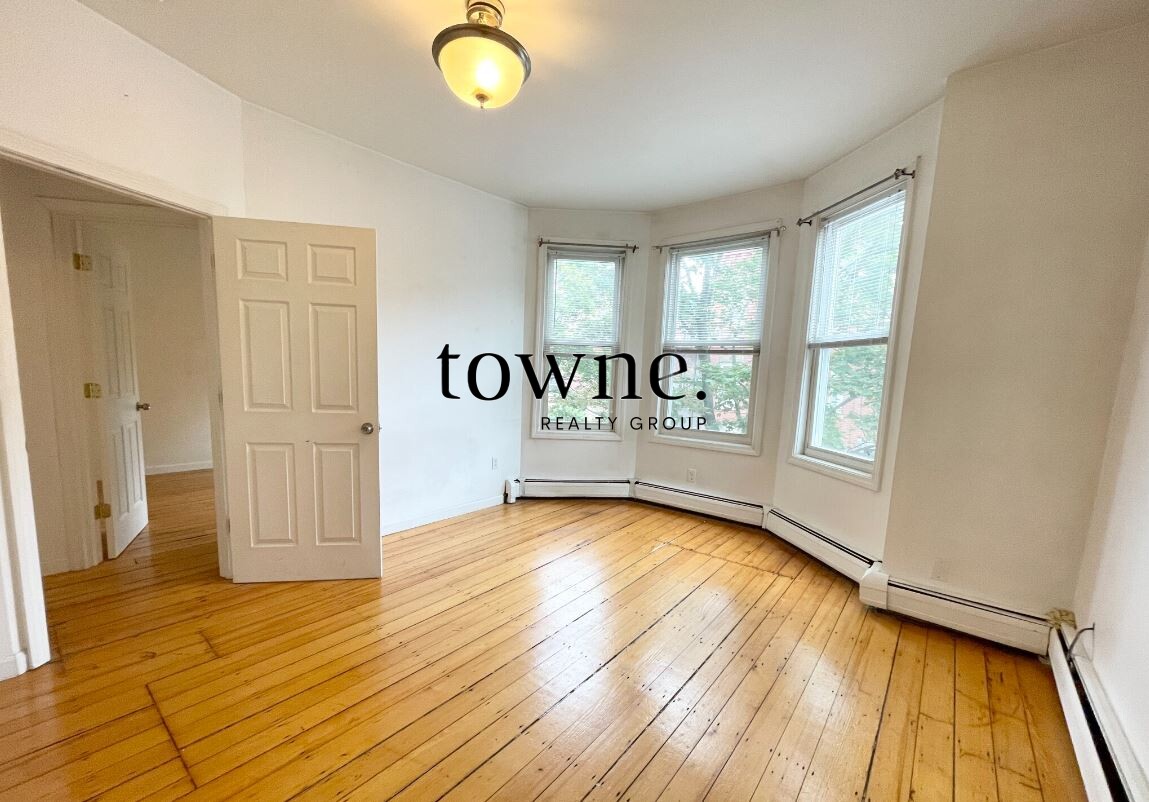 52 Delle Ave, Mission Hill