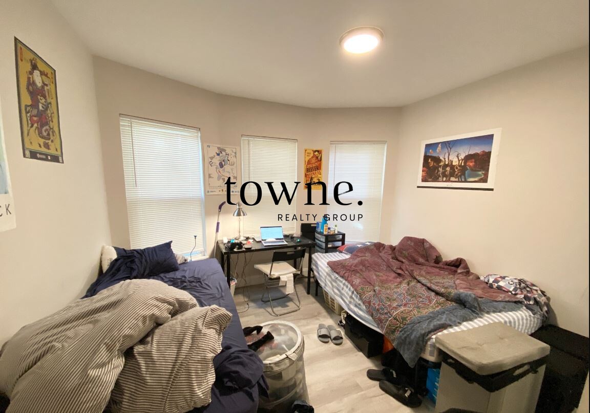 113 Hillside St, Mission Hill