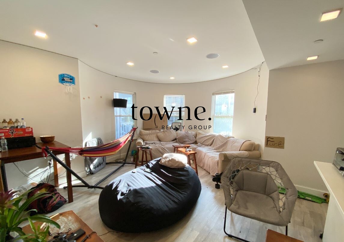 113 Hillside St, Mission Hill