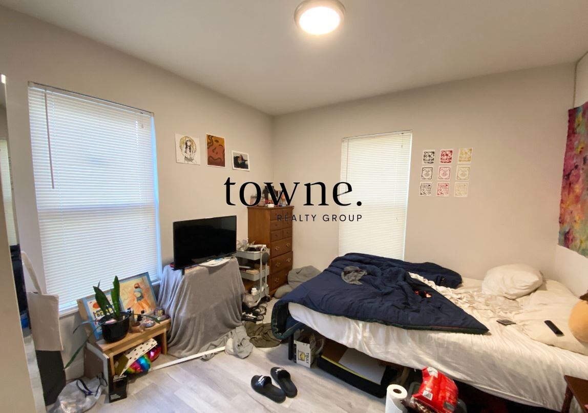 113 Hillside St, Mission Hill