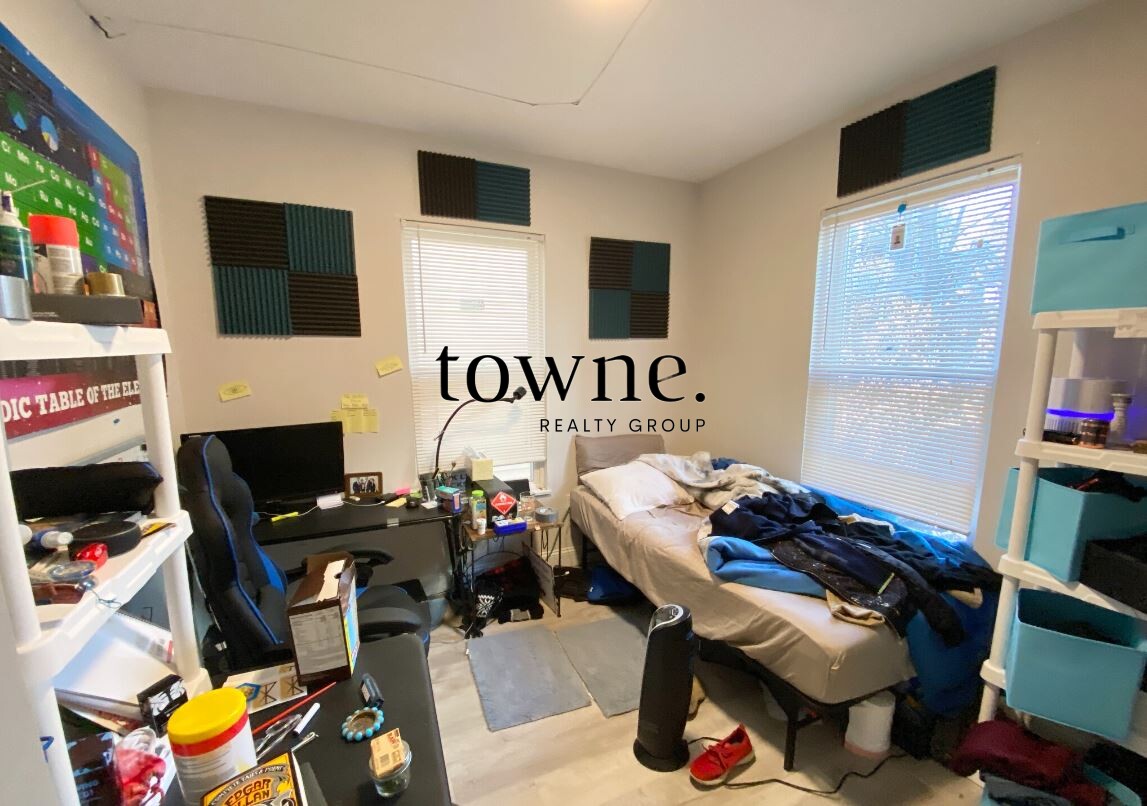 113 Hillside St, Mission Hill