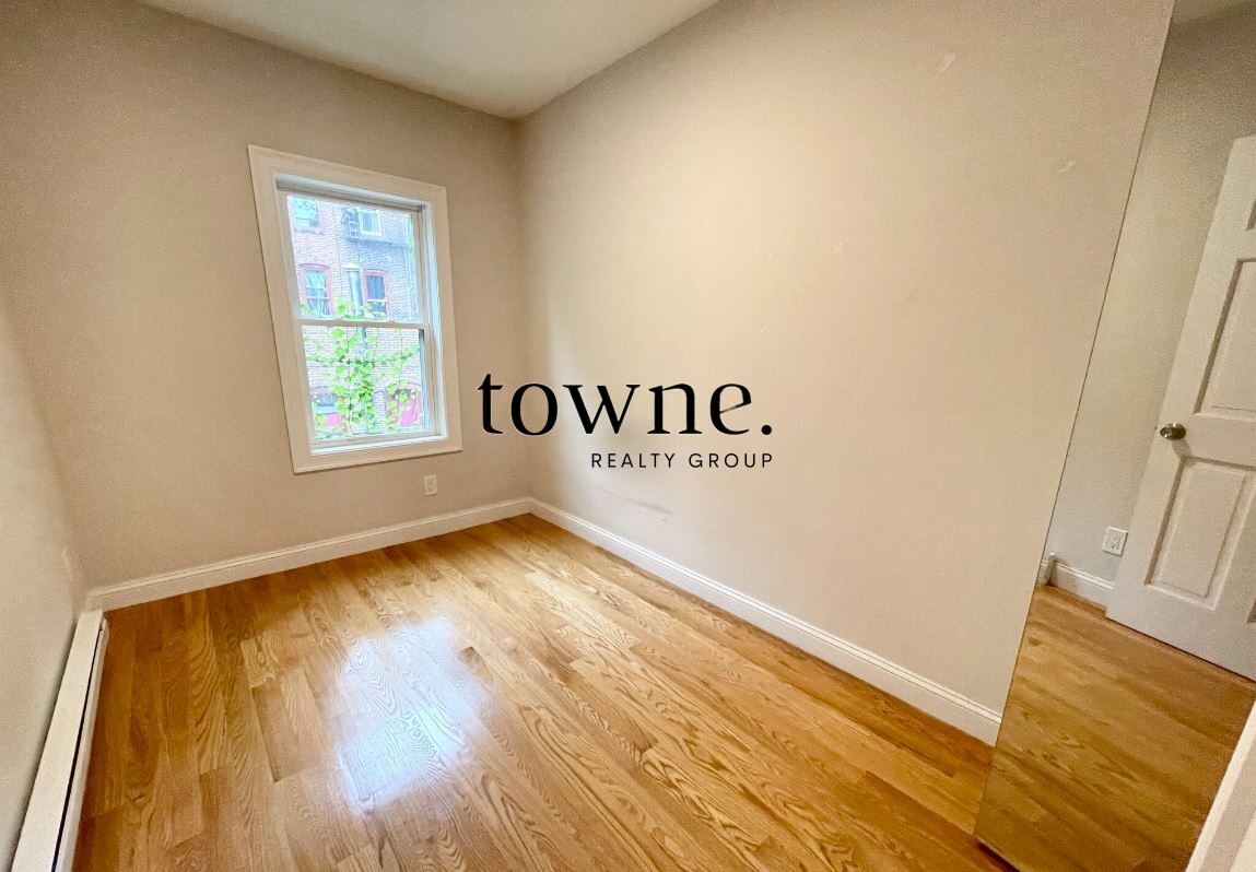 7 Warwick St, Mission Hill