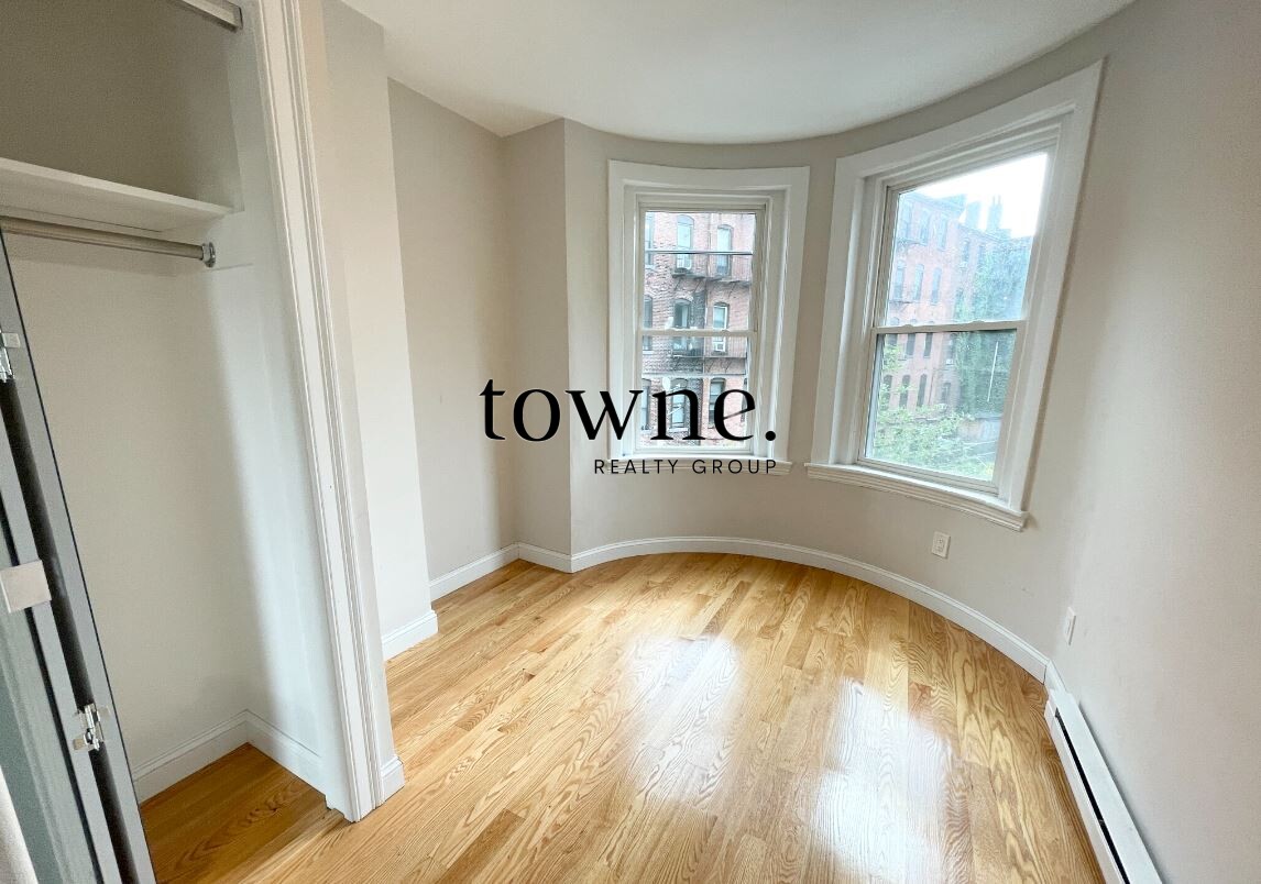 7 Warwick St, Mission Hill