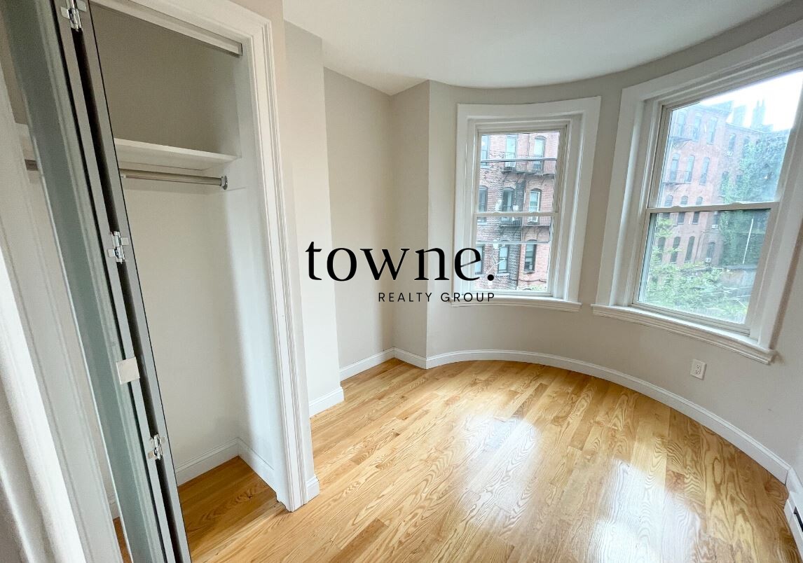 7 Warwick St, Mission Hill