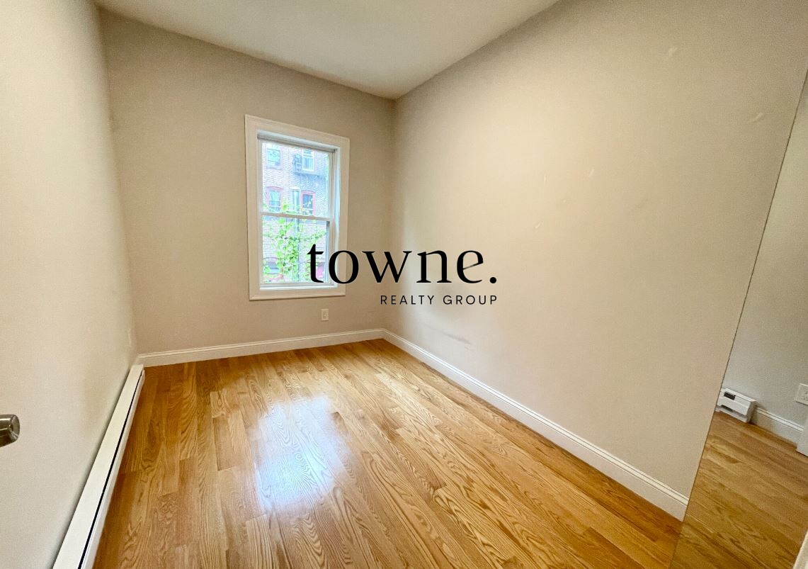 7 Warwick St, Mission Hill