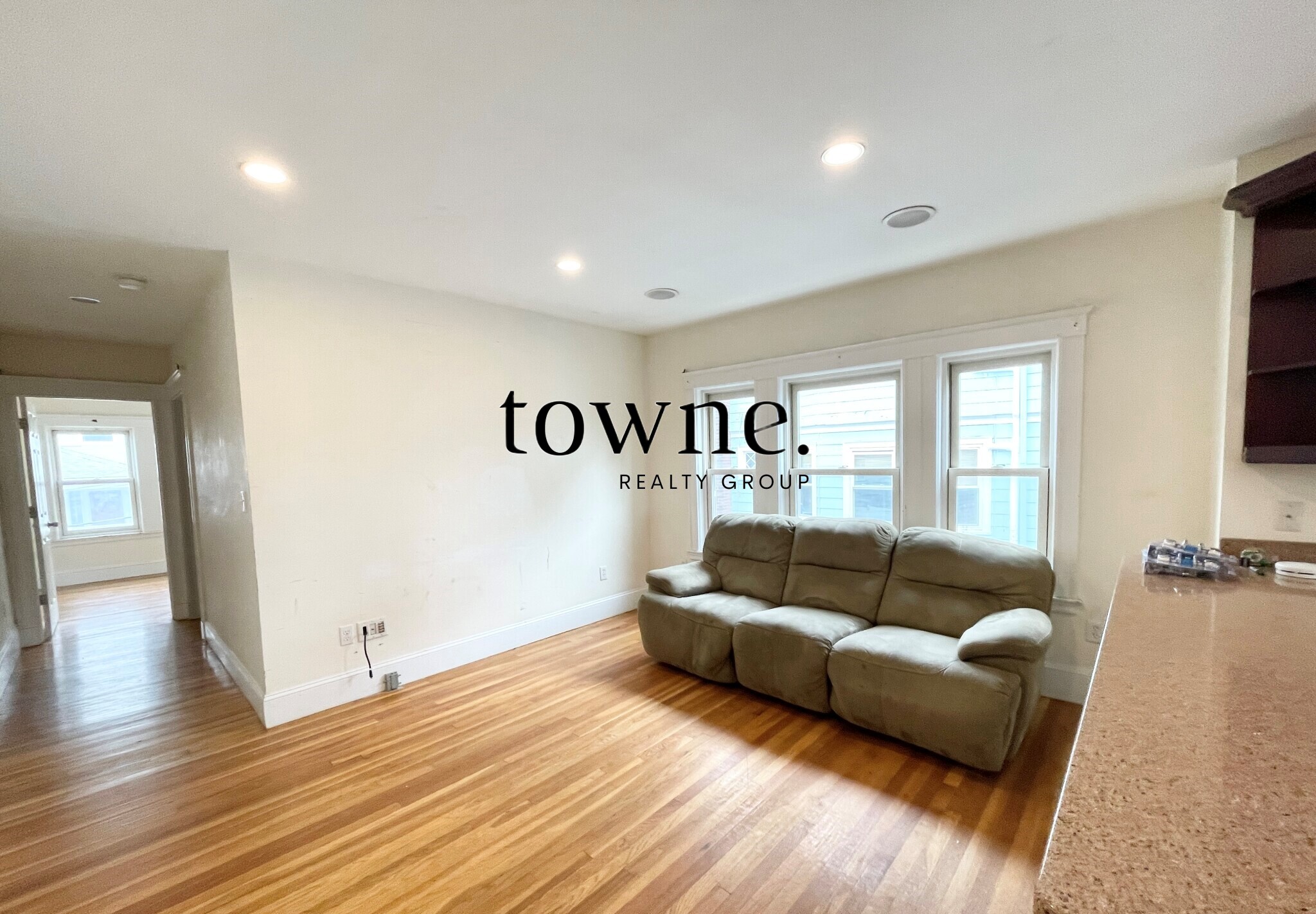 15 Sunset St, Mission Hill