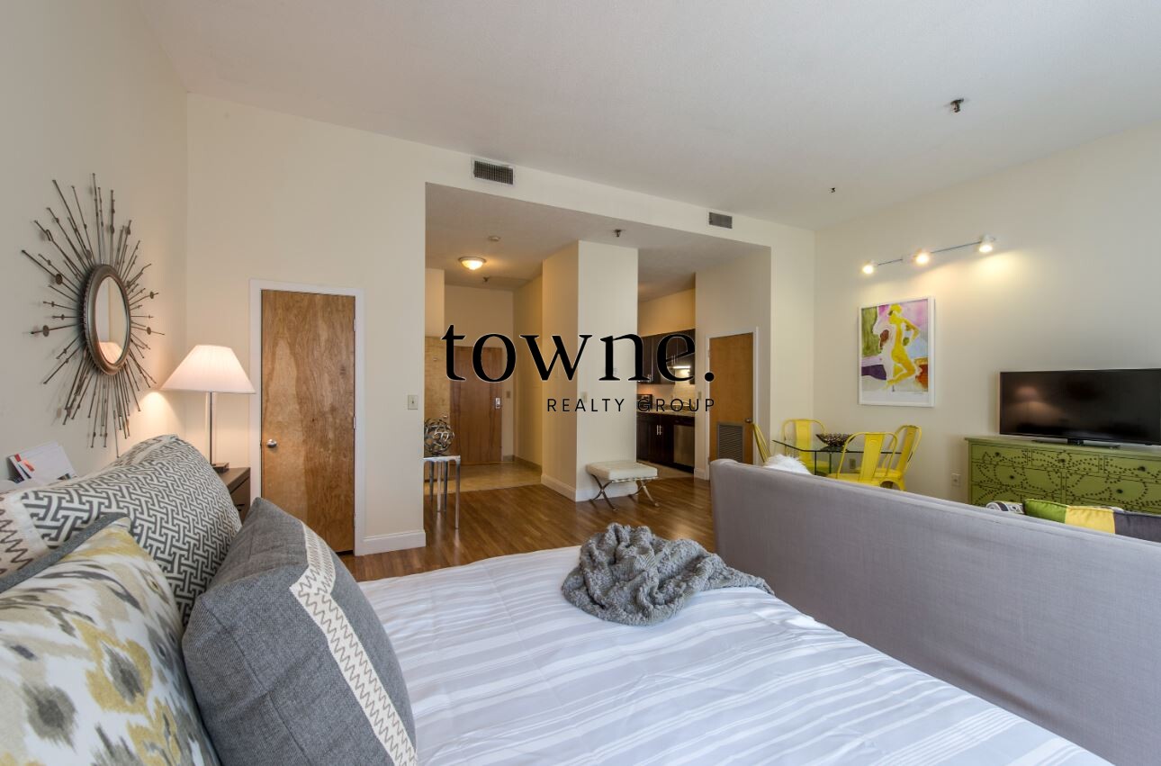 1079 Commonwealth Ave, Allston