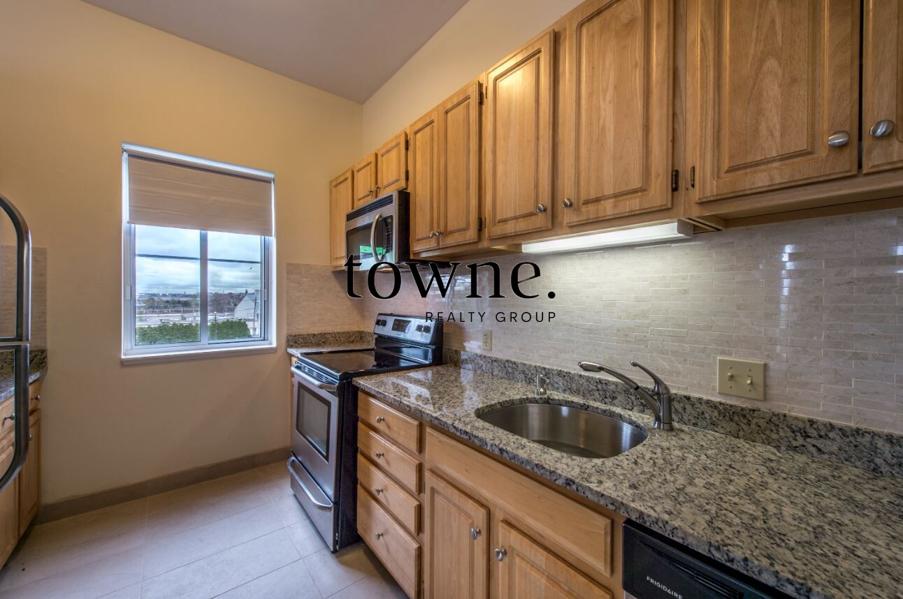 1079 Commonwealth Ave, Allston