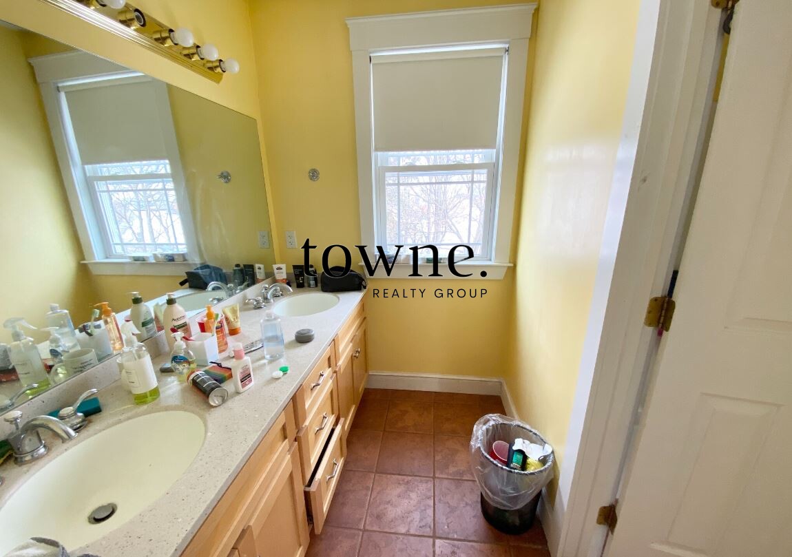 29 Iroquois St, Mission Hill